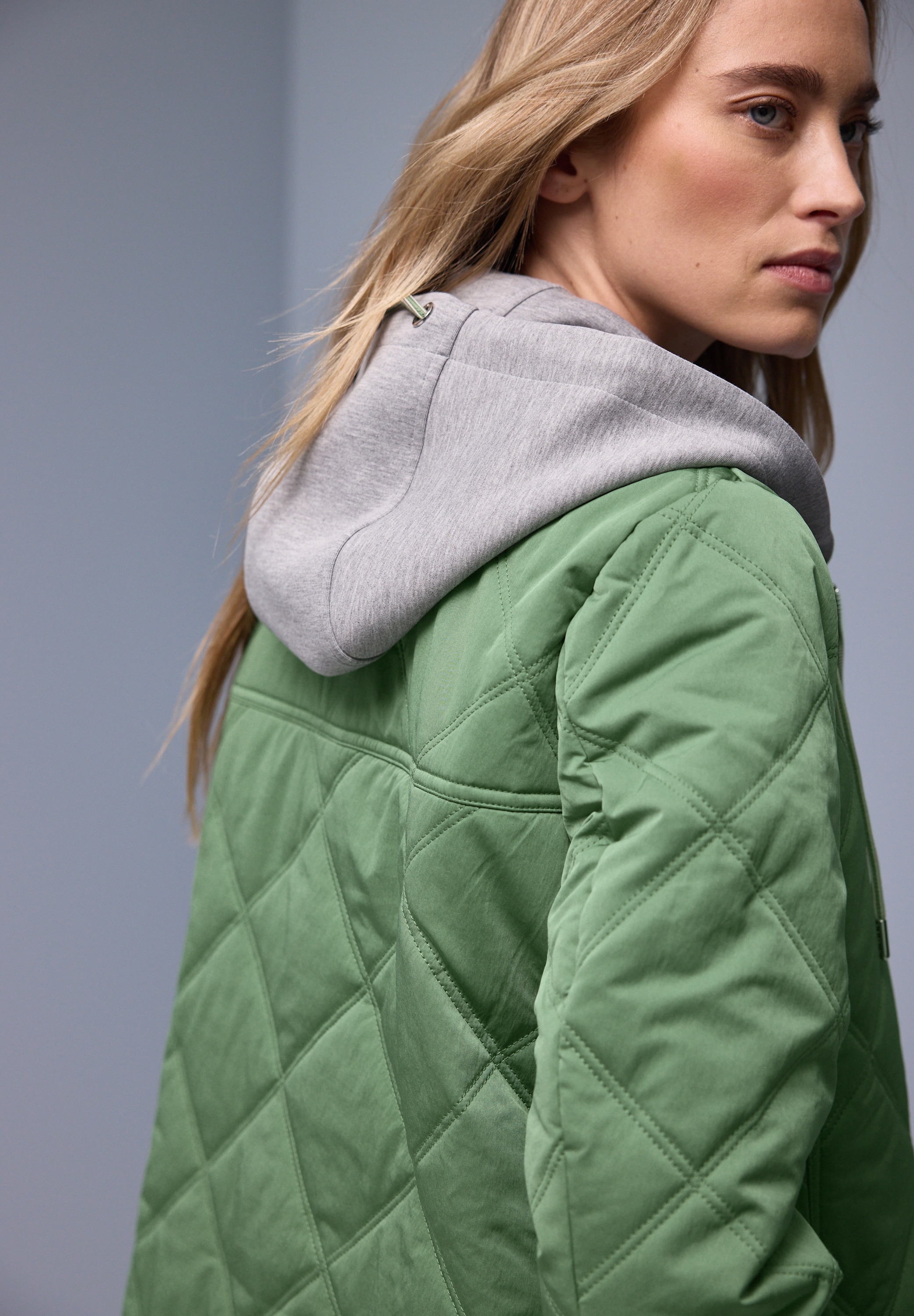 STREET ONE Steppjacke mit Kapuze mit abnehmbarer Jersey-Kapuze