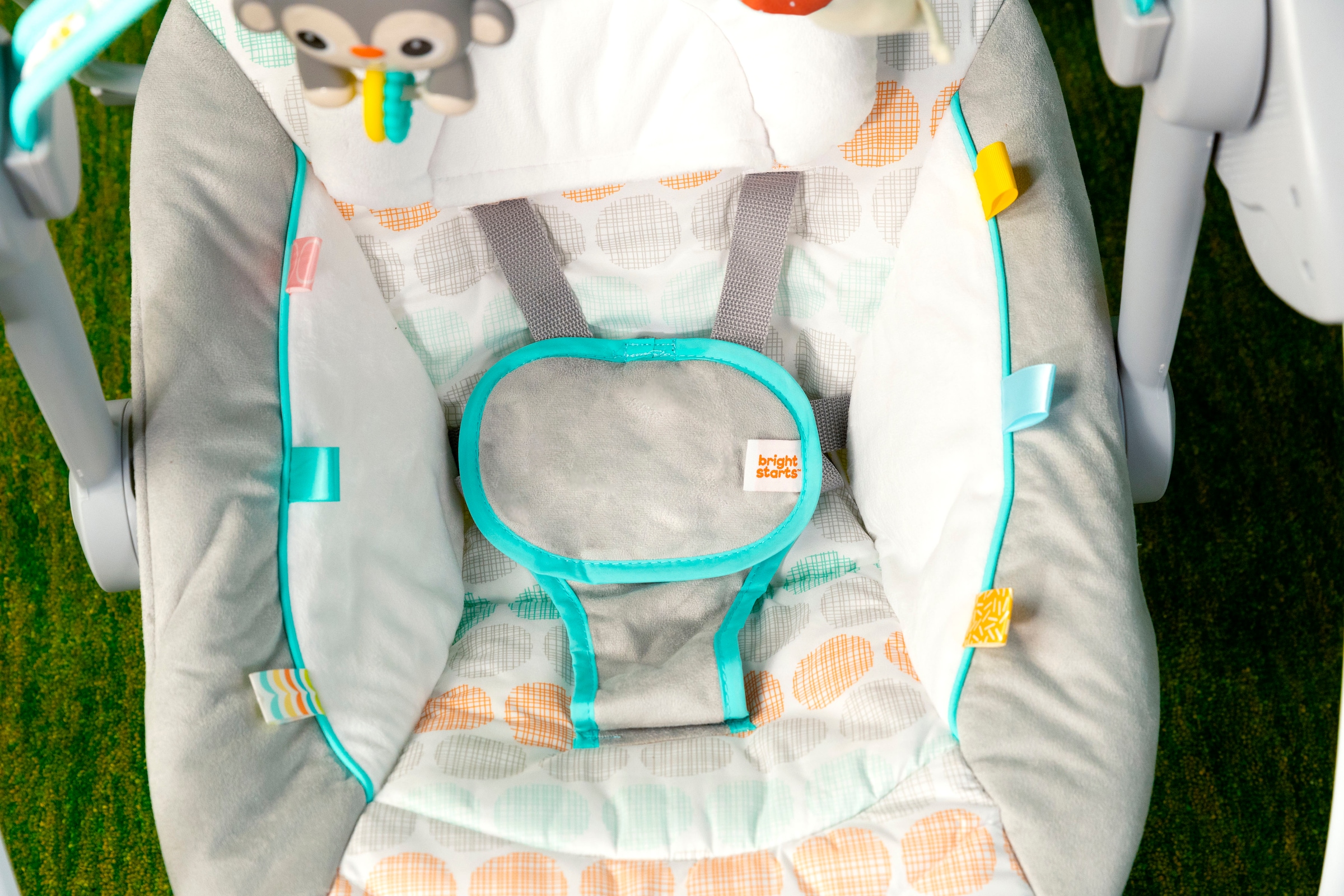 Bright Starts Babywippe »Whimsical Wild Portable Swing« bis 9 kg mit Sound-Effekt