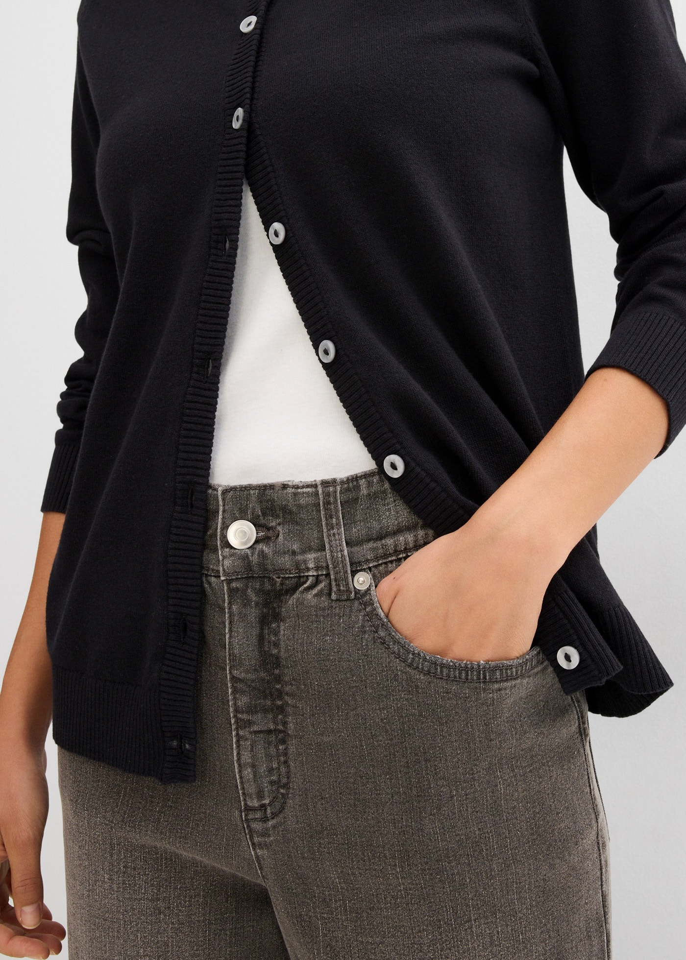 bonprix Strickjacke lockere Passform, hoher Baumwollanteil, mit Knopfleiste