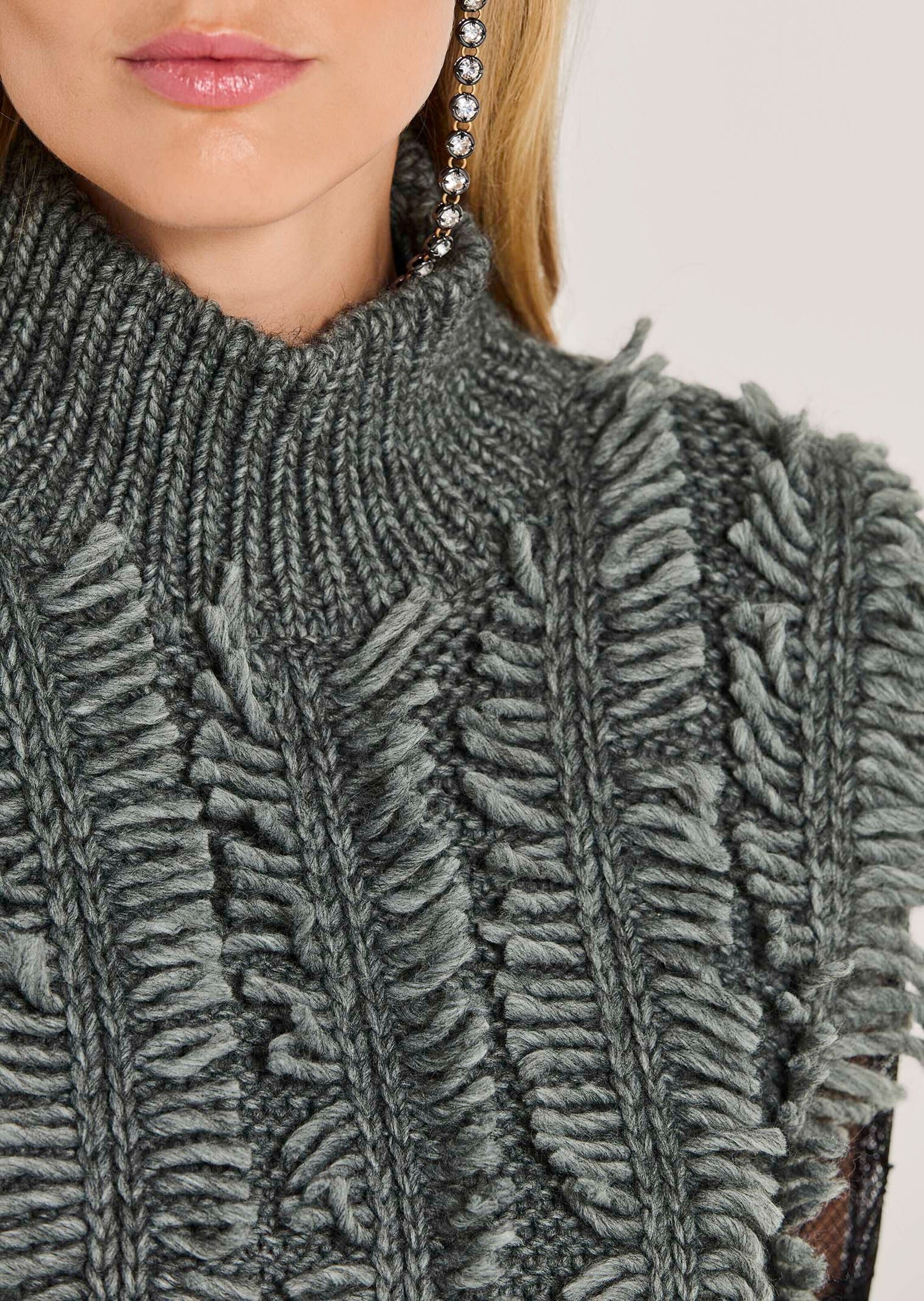 MADELEINE Pullunder »Pullunder Moderner Fransenstrick mit Stehkragen«