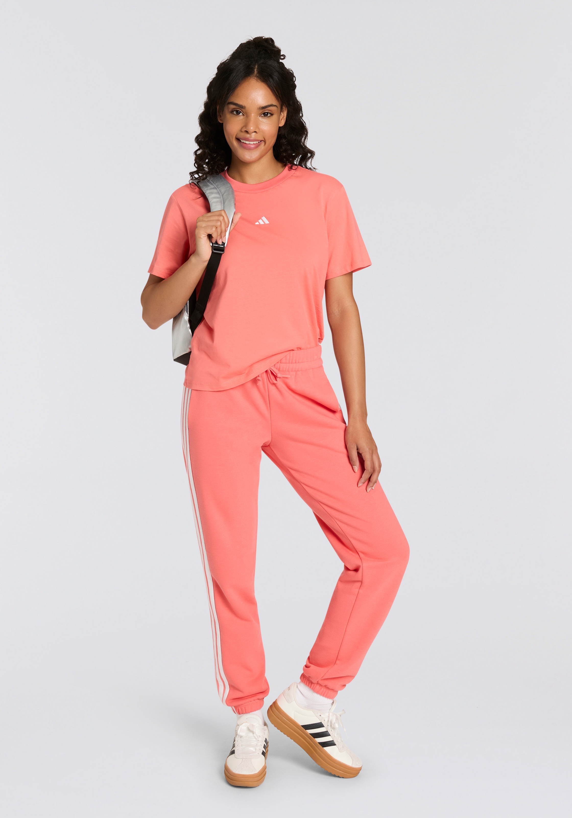 adidas Sportswear Sporthose »W 3S FT CF PT«, (1 tlg.), Reguläre Passform, mittelhoher Bund, weiches French Terry Material