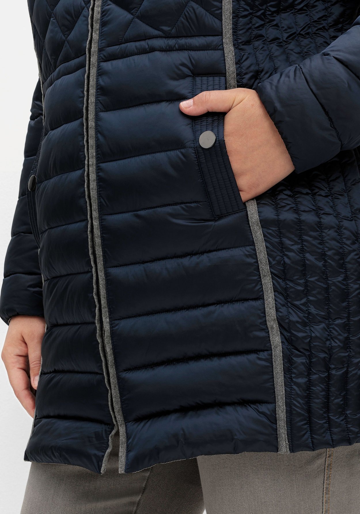 Sheego Steppjacke »Winterjacke mit feinem Schimmer und verschiedenen Steppungen«, ohne Kapuze, mit feinem Schimmer und verschiedenen Steppungen