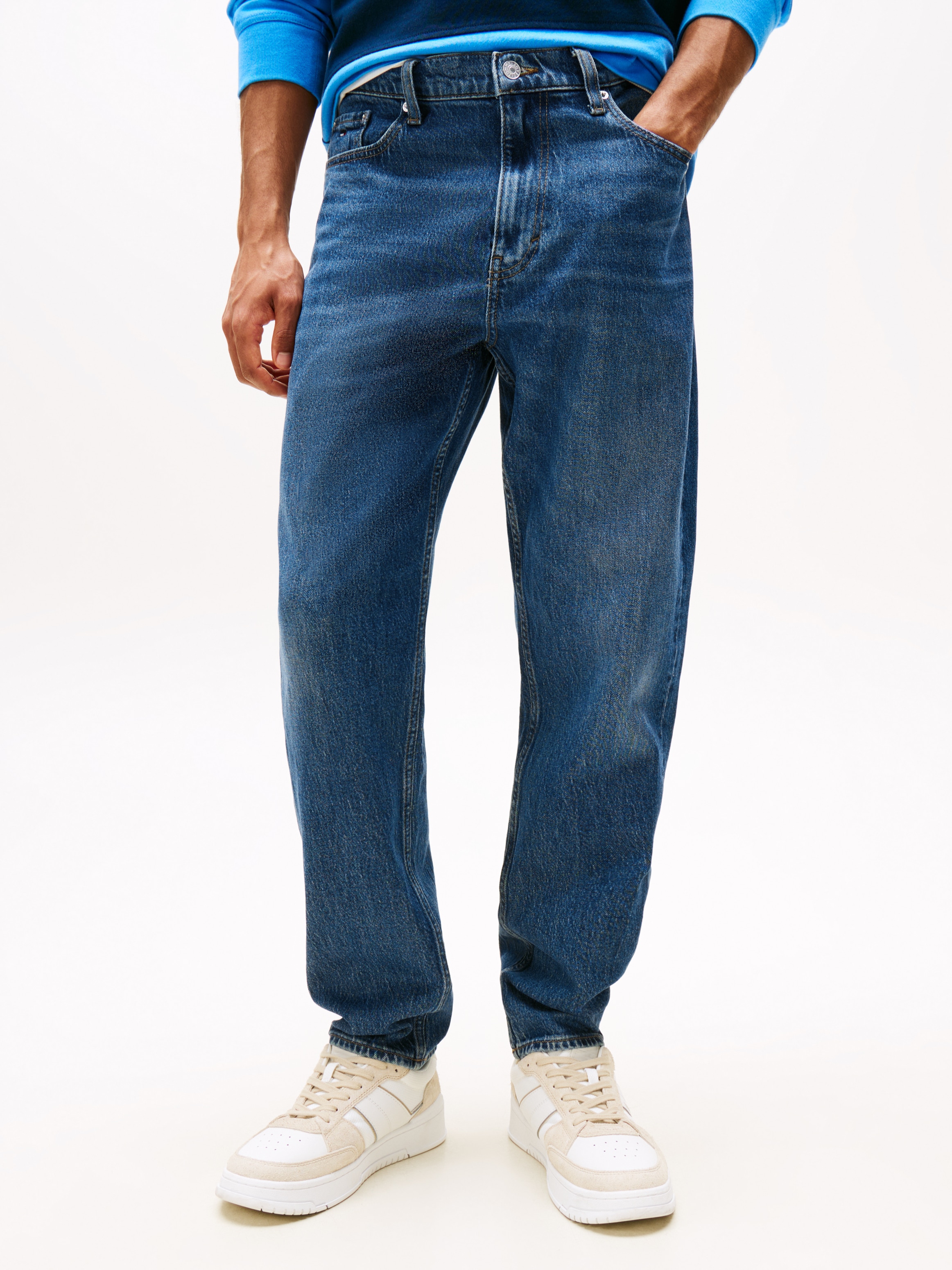Tommy Jeans Gerade Jeans »Isaac Relaxed Tapered«, Mit Gürtelschlaufen
