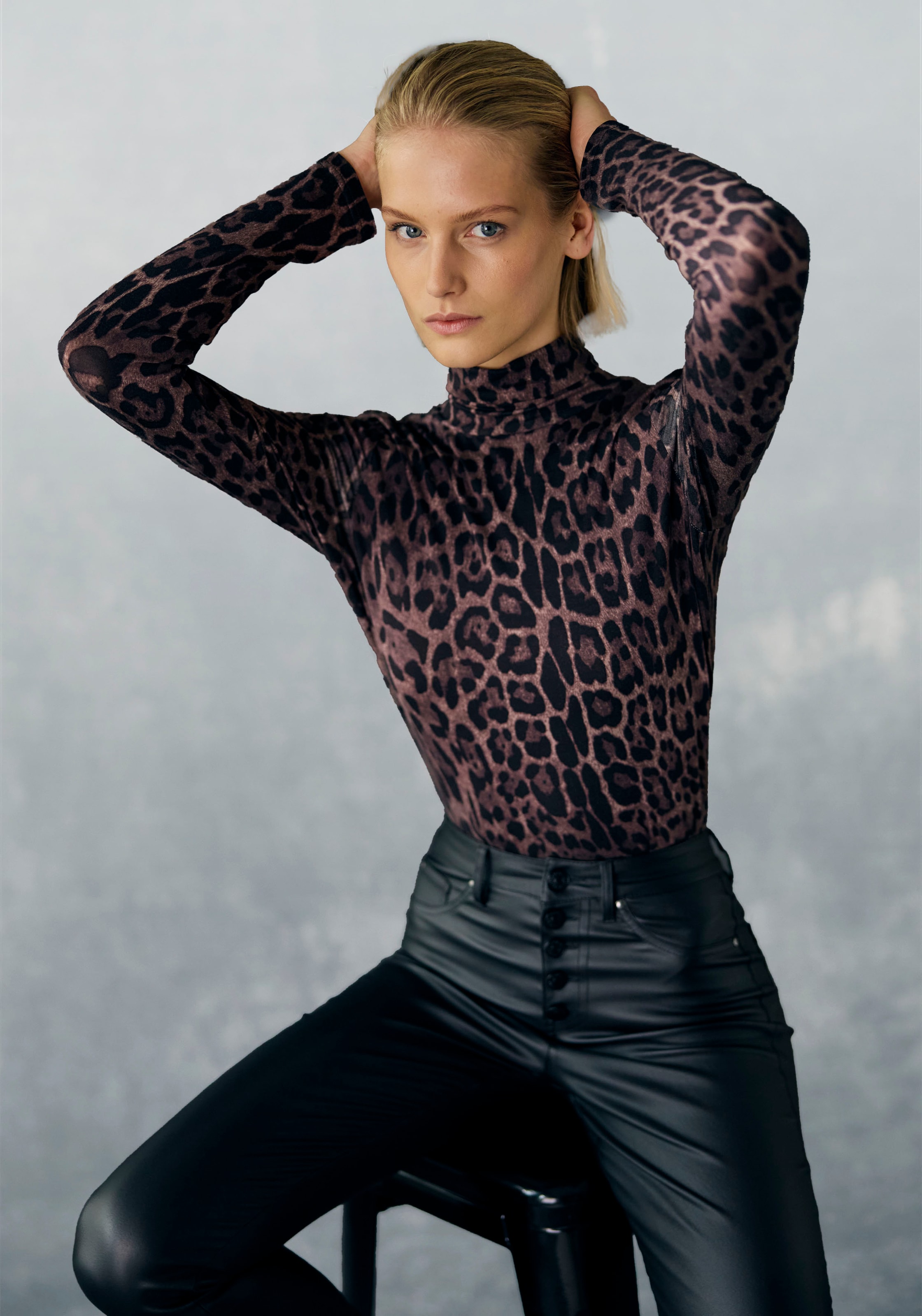 LASCANA Rollkragenshirt, mit Animalprint, Jerseyshirt, modisches Basic