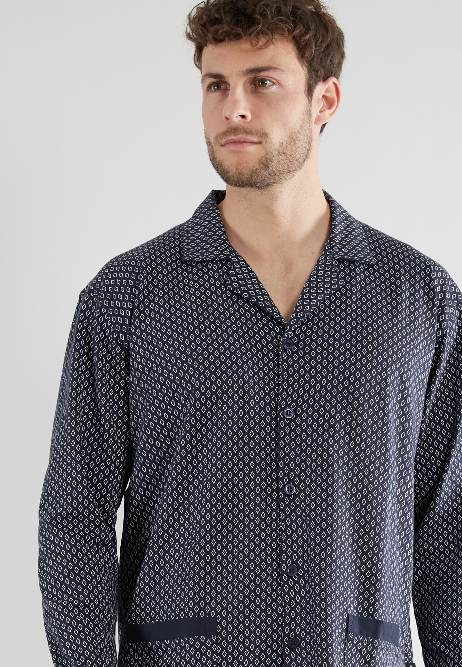 GÖTZBURG Pyjama »Manhattan« 2 Stk. tlg., mit Kragen, Langarm, V-Ausschnitt, lange Hose, Baumwolle, weich