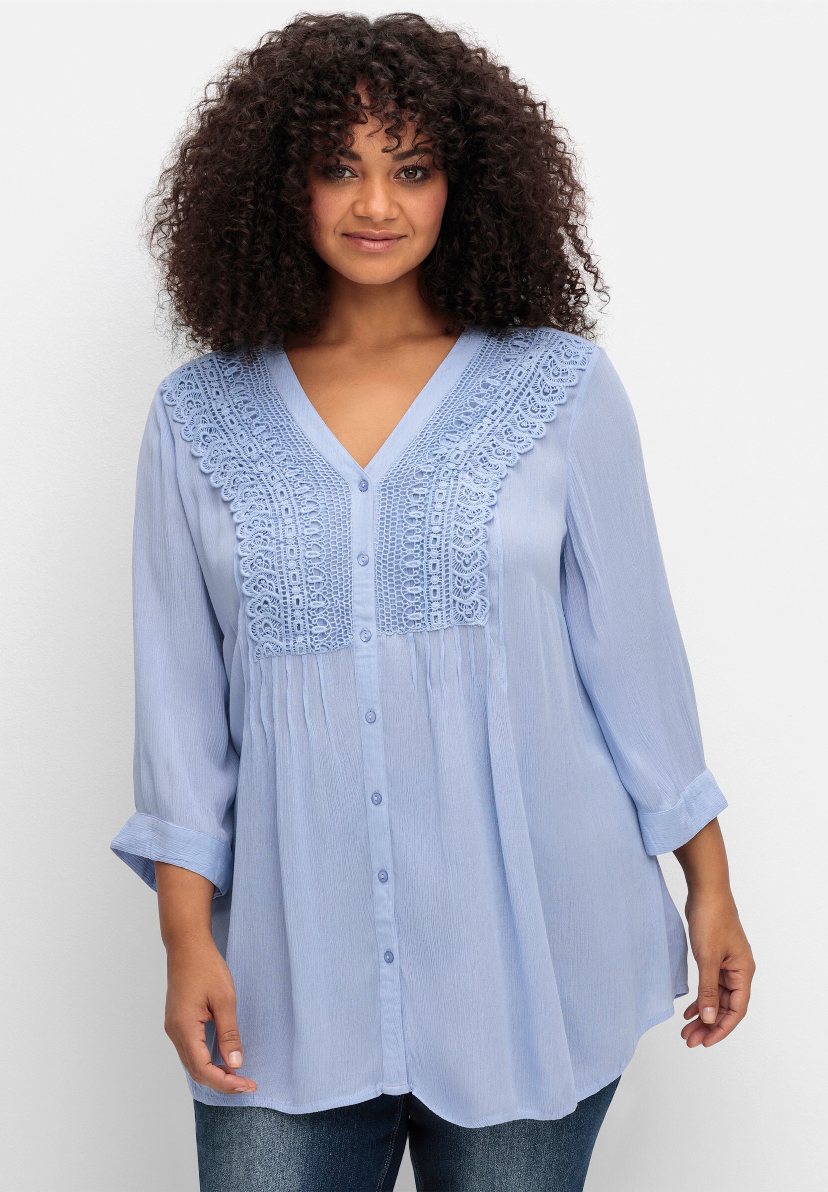 sheego by Joe Browns Klassische Bluse »Longbluse Crêpebluse mit Biesen und Häkelspitze«