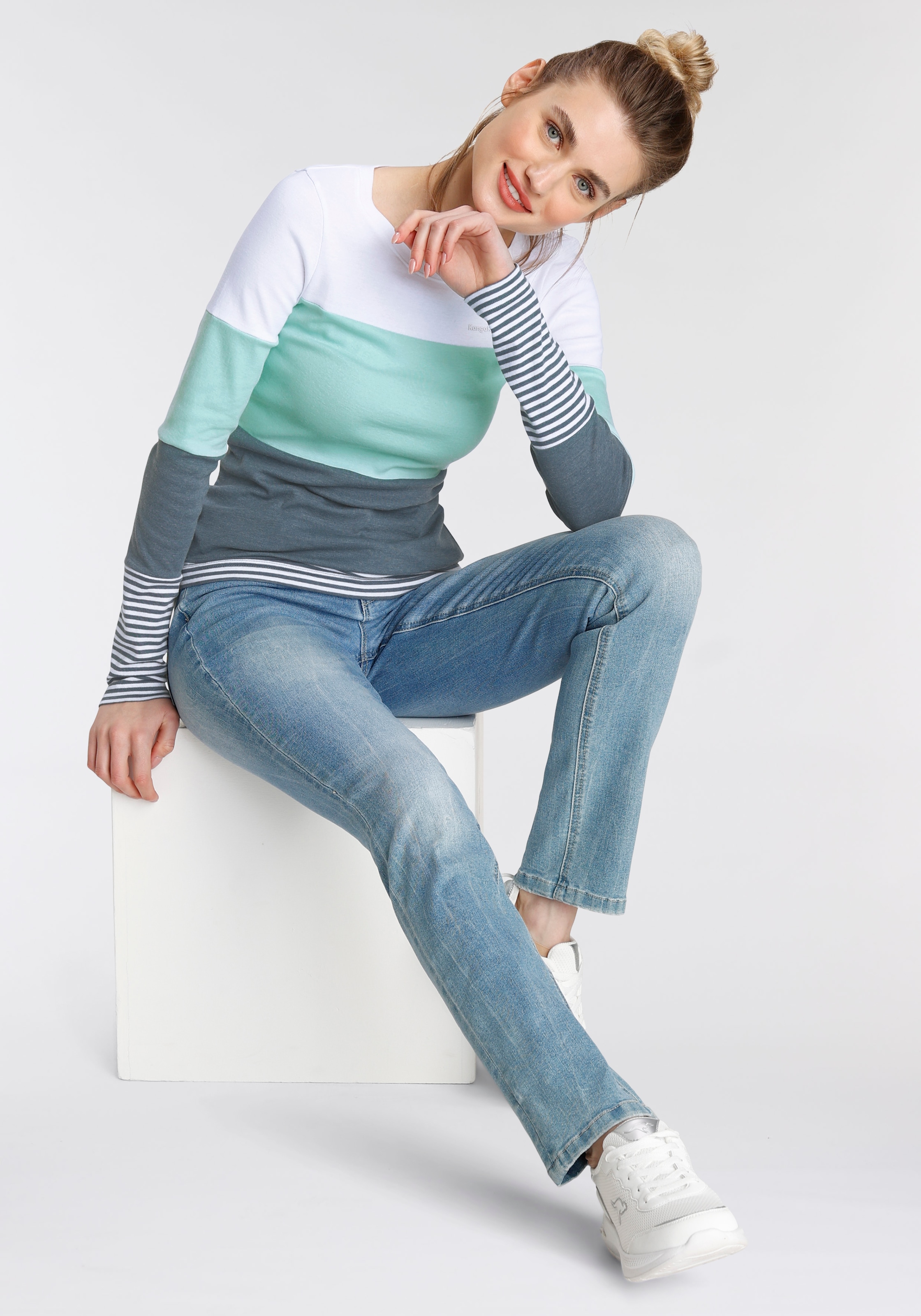 KangaROOS Longsleeve, mit Langarm, figurbetonte Passform, Colourblocking-Optik