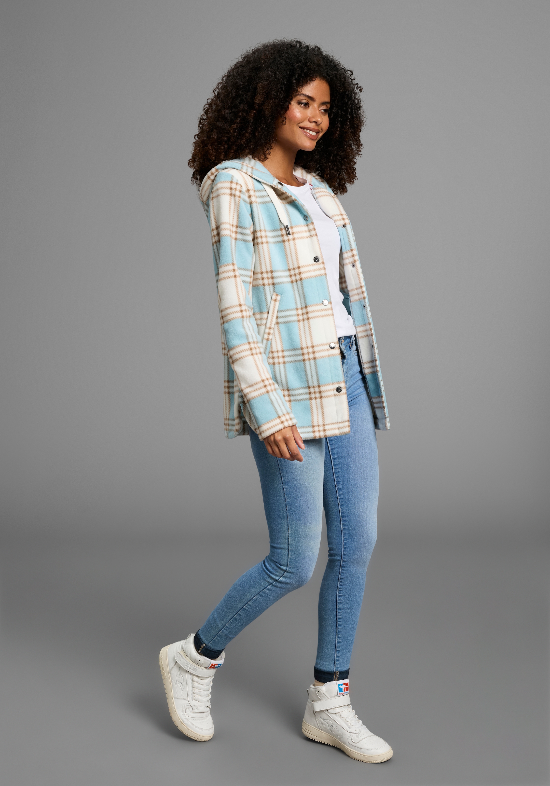 KangaROOS Fleecejacke, mit Kapuze, mit bedrucktem Karo Muster, weite Passform, Übergangsjacke