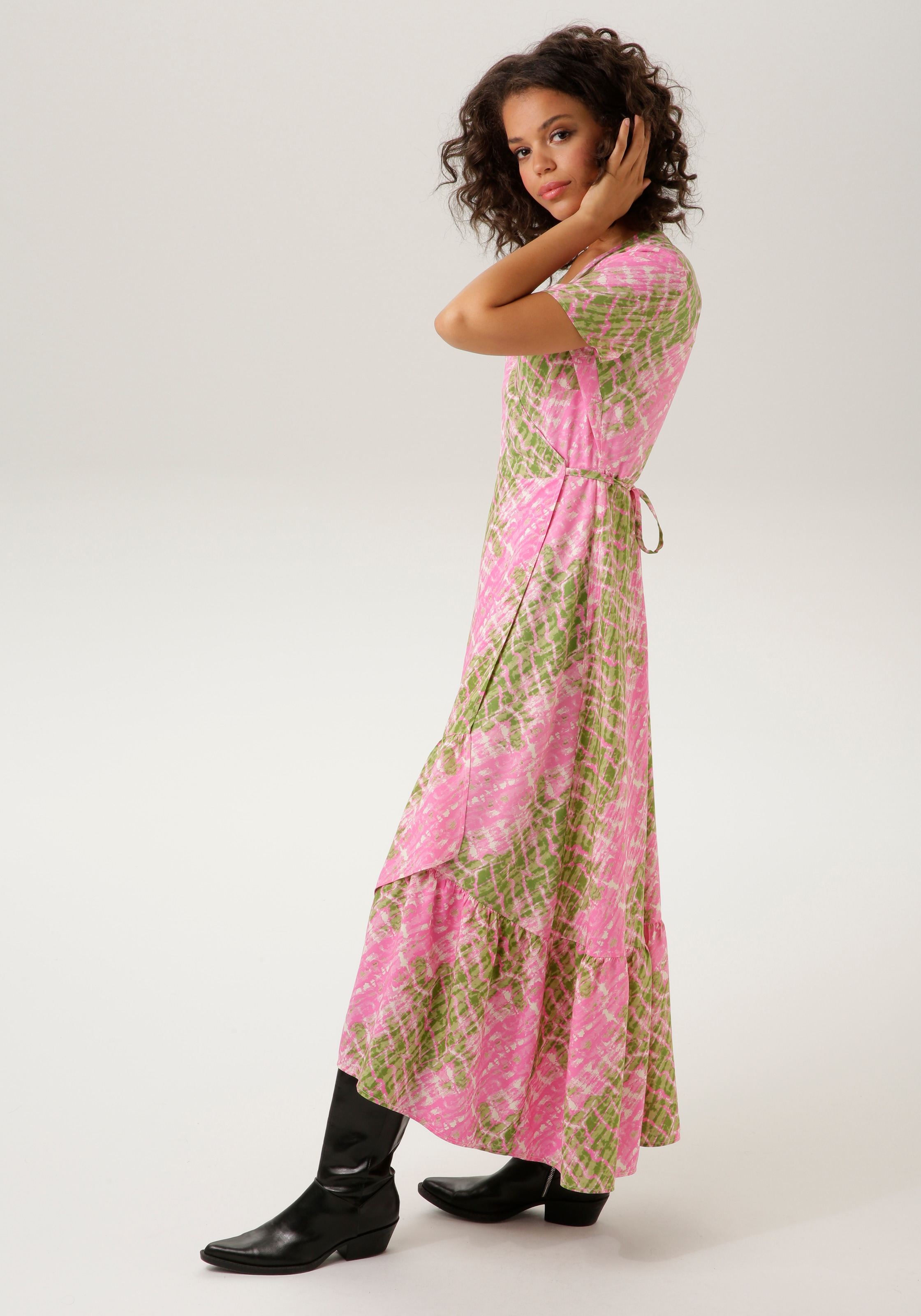 Aniston CASUAL Wickelkleid, mit farbharmonischem Batikdruck