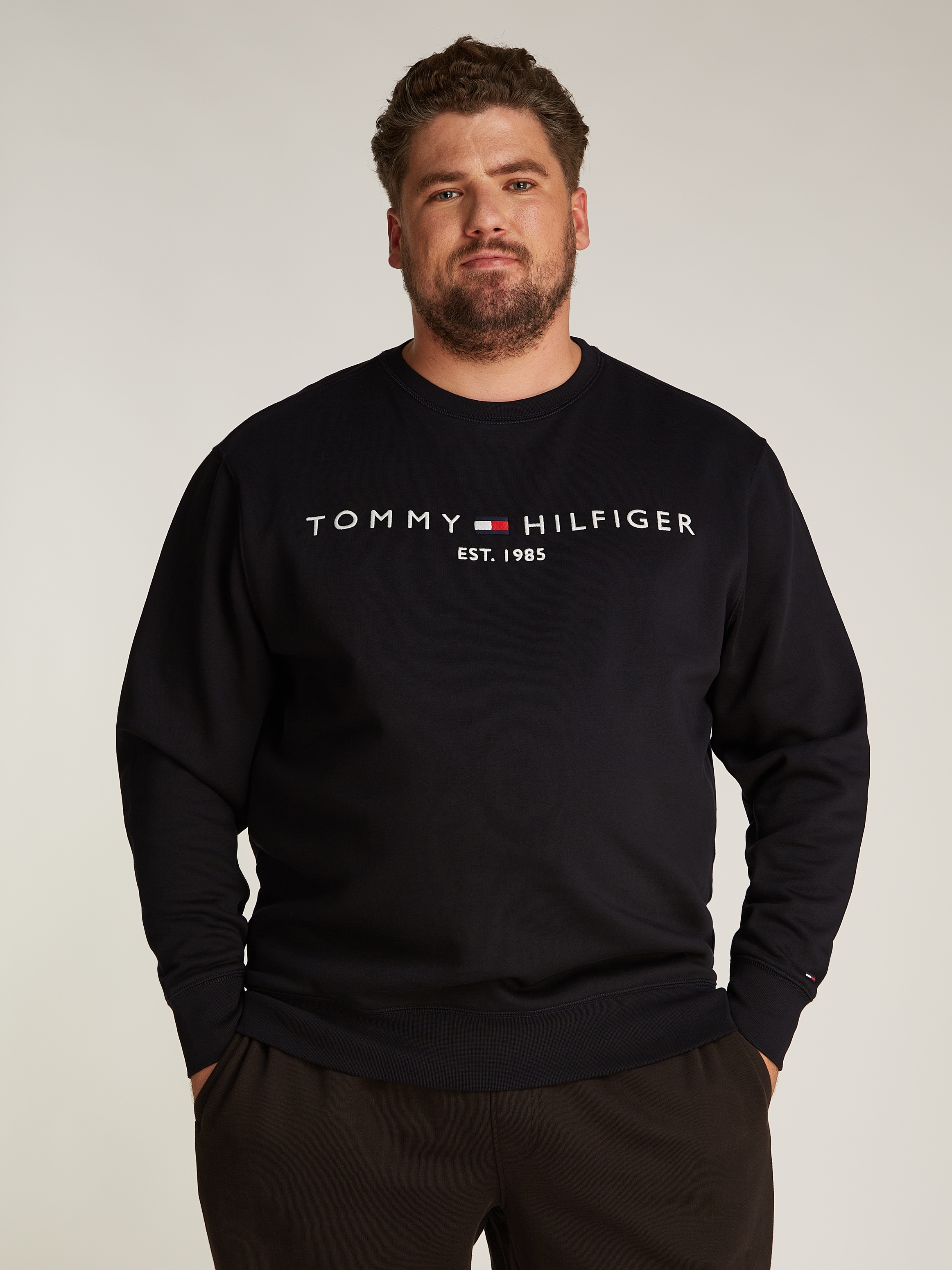 TOMMY HILFIGER Big & Tall Sweatshirt »BT-TOMMY LOGO SWEATSHIRT-B«, in Großen Größen, mit Logodruck