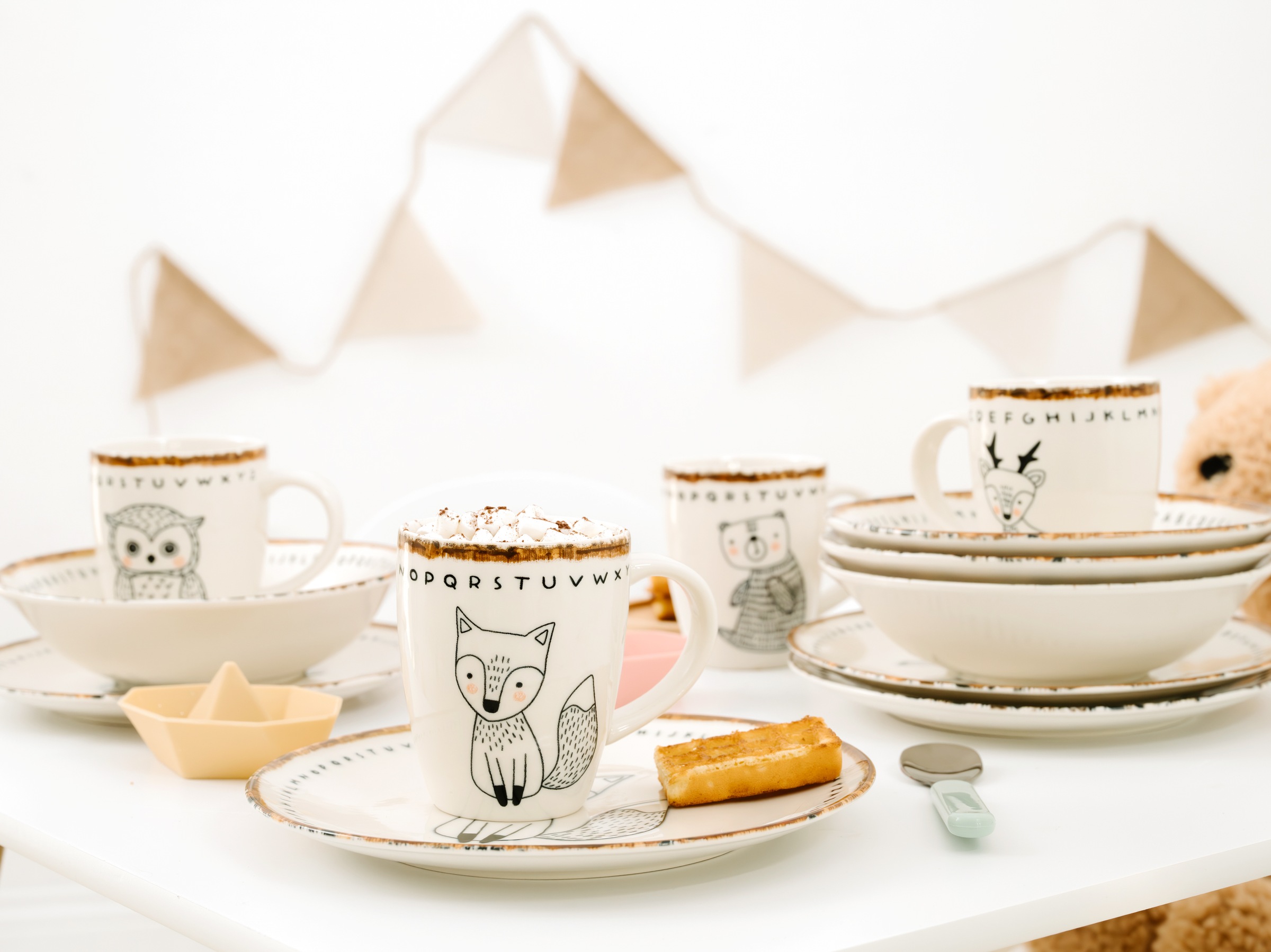 CreaTable Becher »Freunde des Waldes, Becher-Set 4-tlg.« Tiermotive, skandinavischer Stil, unregelmäßiger brauner Rand