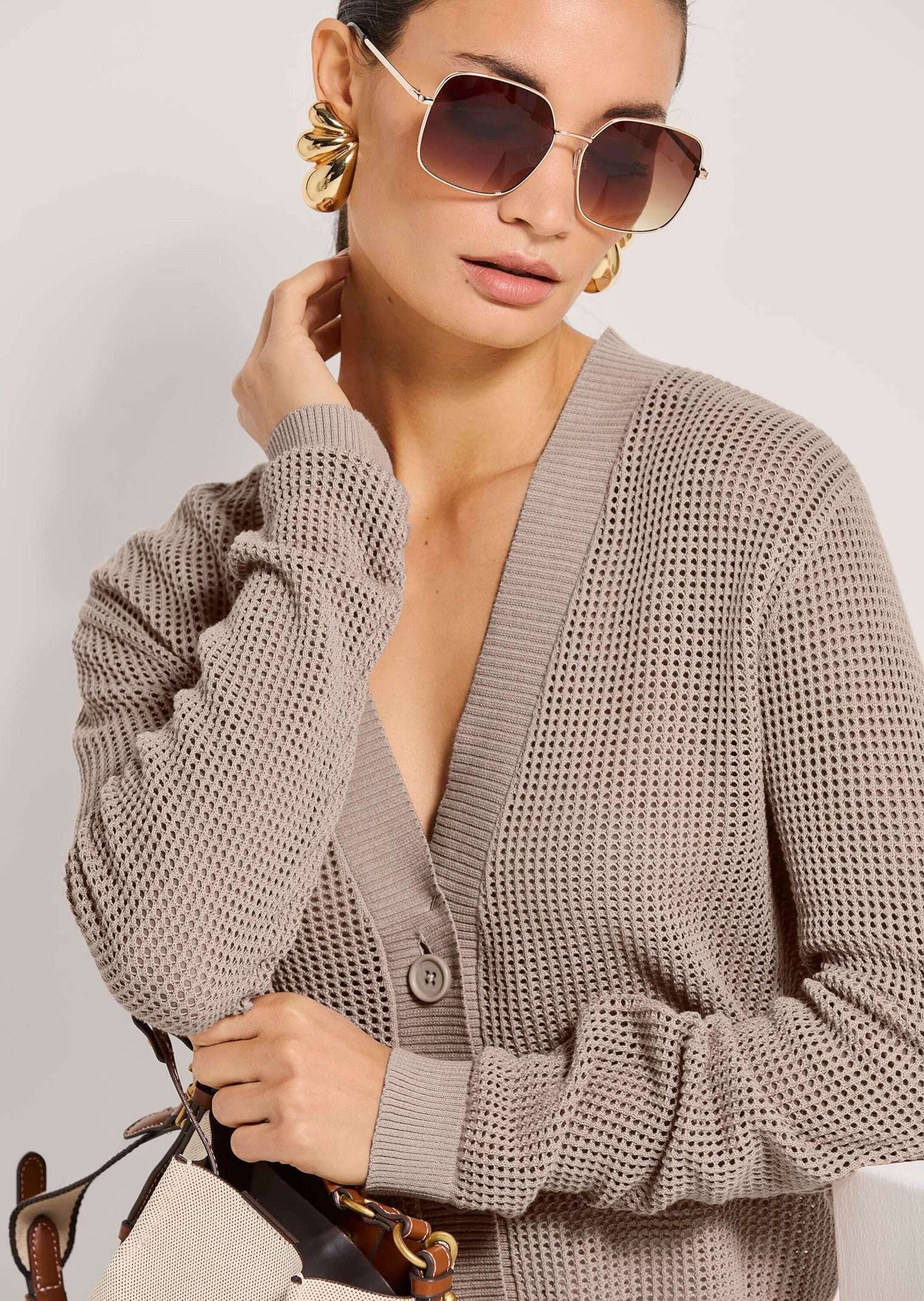 MADELEINE Strickjacke »Strickjacke Kurze Ajour-Strickjacke mit Knöpfen«
