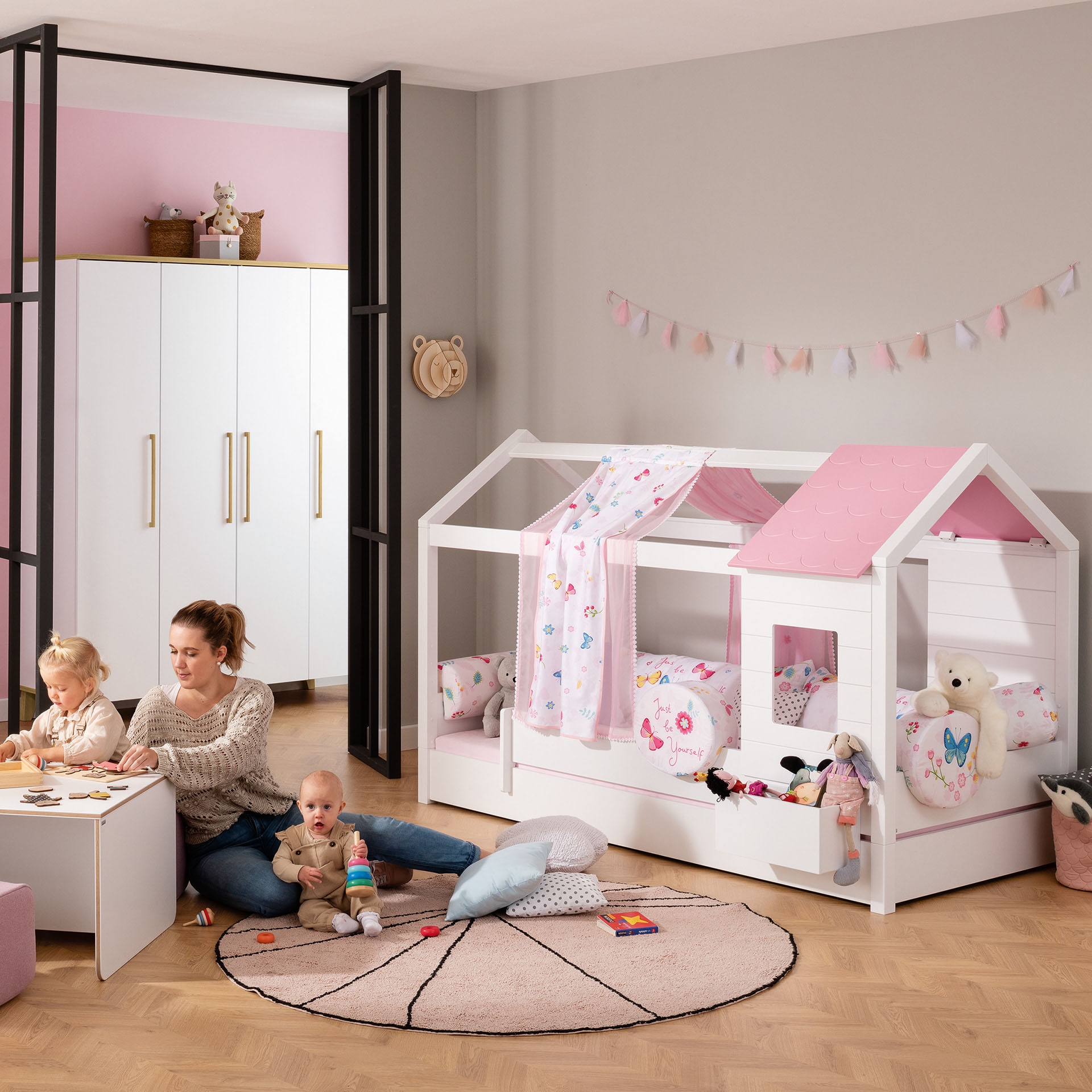 PAIDI Hausbett »TINY HOUSE« mit Rausfallschutz, individuell gestaltbar, hochwertig verarbeitet