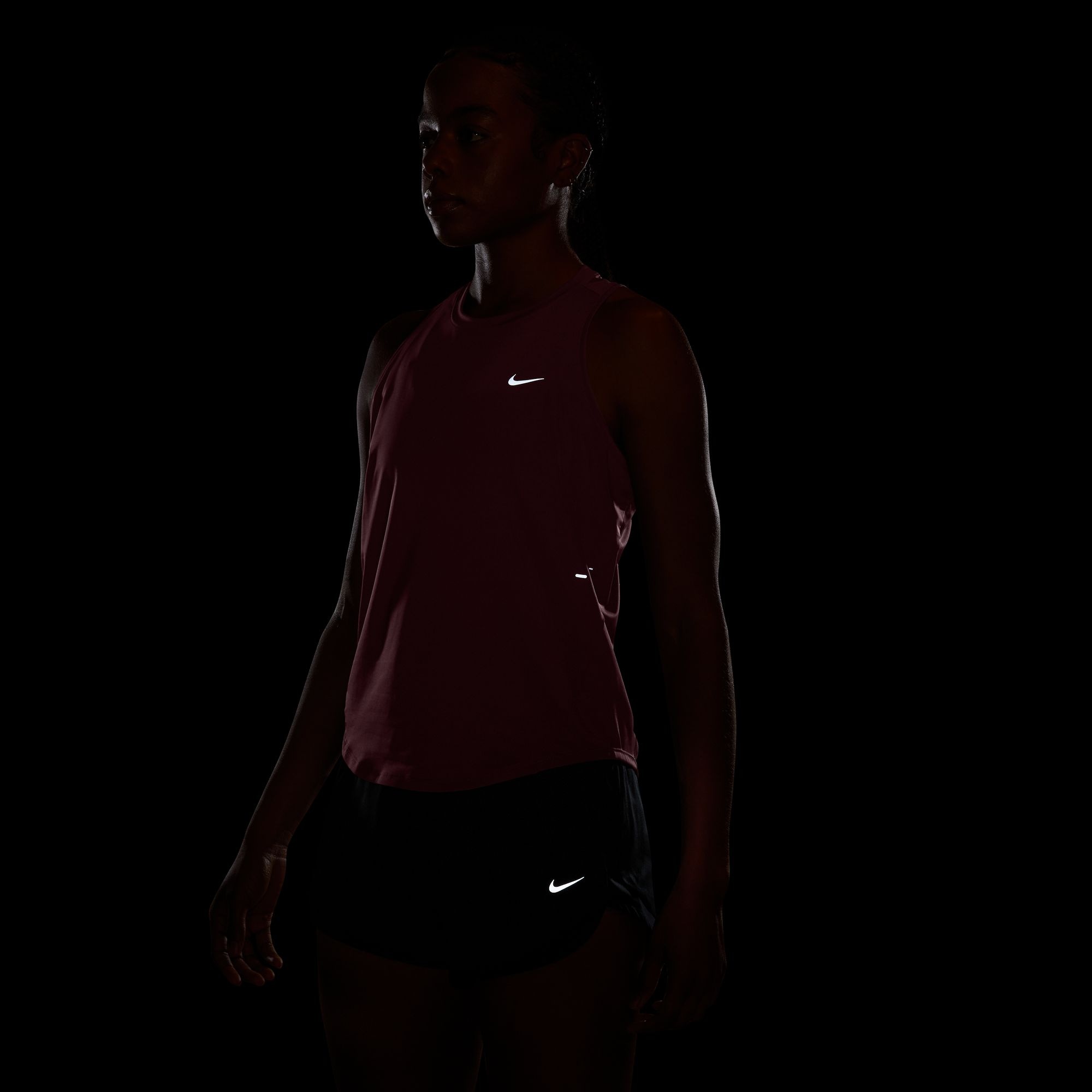 Nike Lauftop »W NK SWIFT DF TANK STNDRD« ärmelloses Design, leichtes Material, lockerer Schnitt