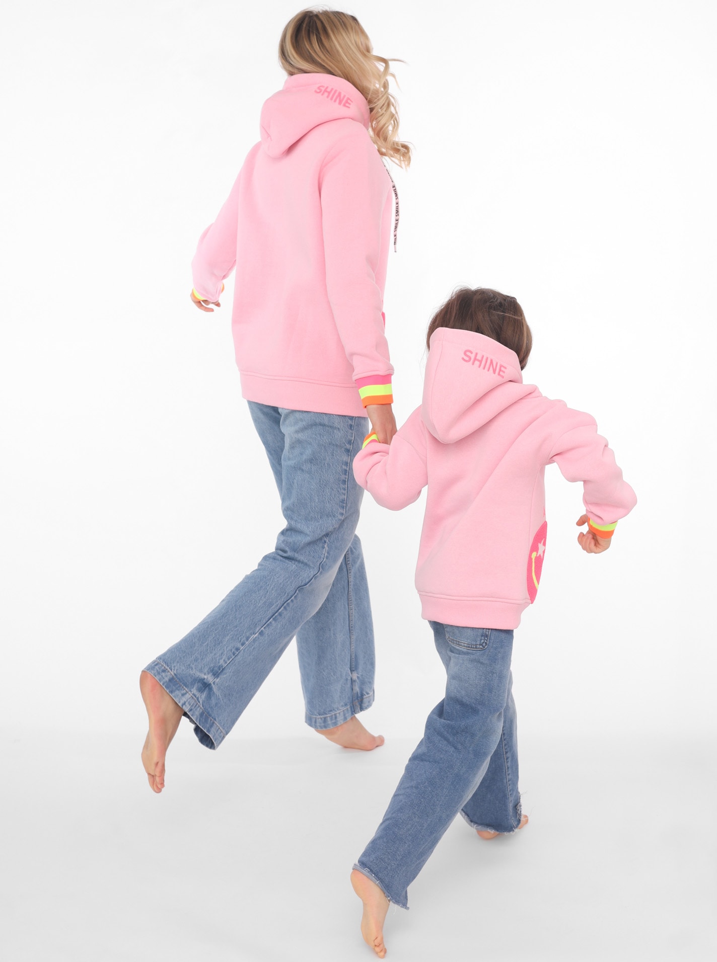 Zwillingsherz Hoodie »Always Happy«, mit Smiley Aufdruck aus Frottee und Neon Details