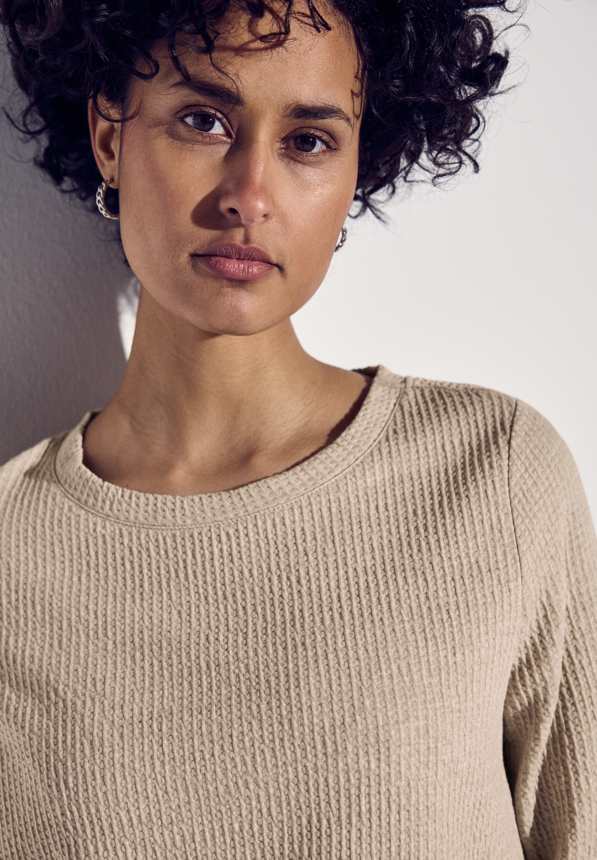 STREET ONE Sweatshirt, Struktur-Optik, mit elastischem Saum mit Tunnelzug