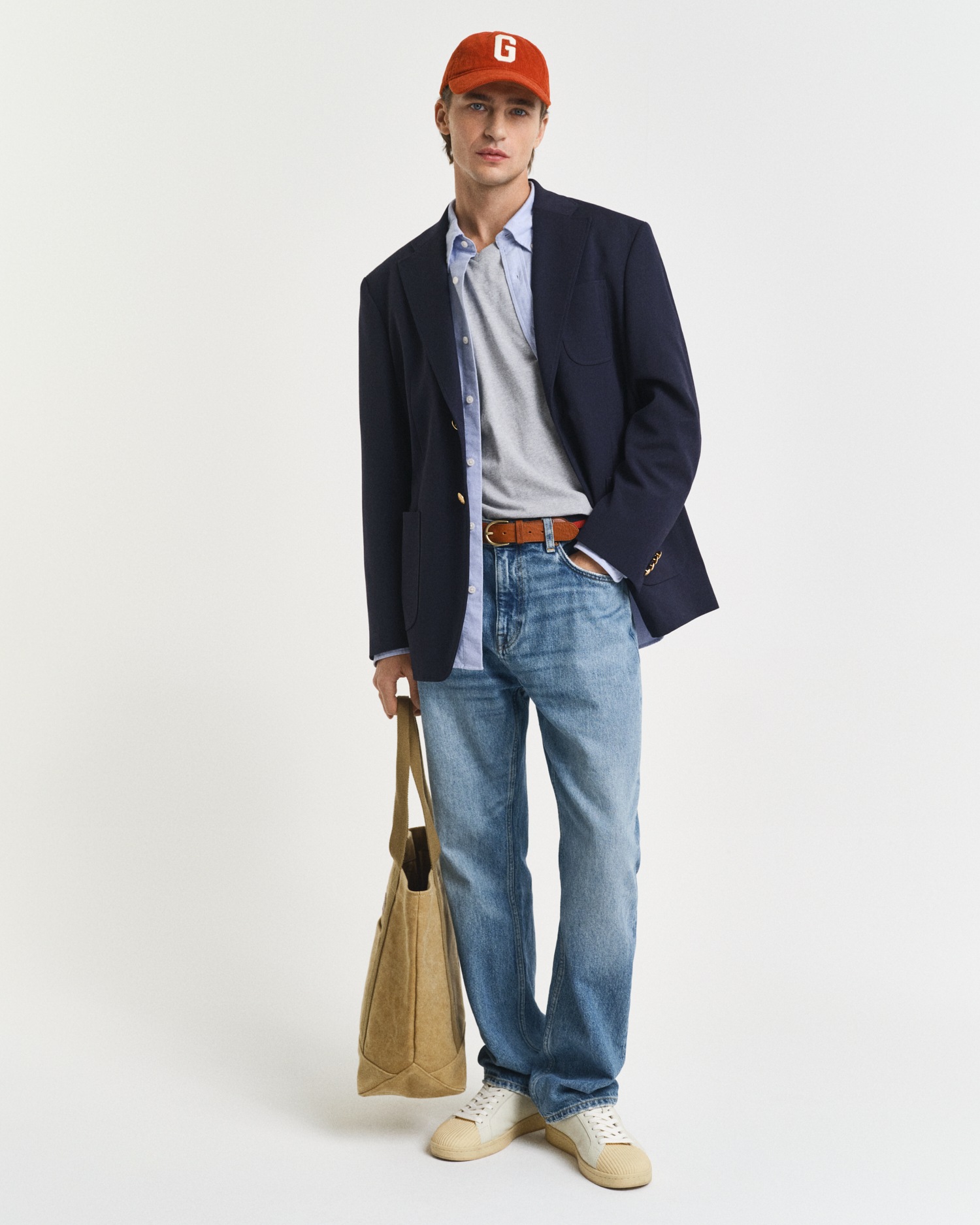 Gant T-Shirt »SLIM SHIELD V-NECK T-SHIRT«, mit einer kleinen Logostickerei auf der Brust