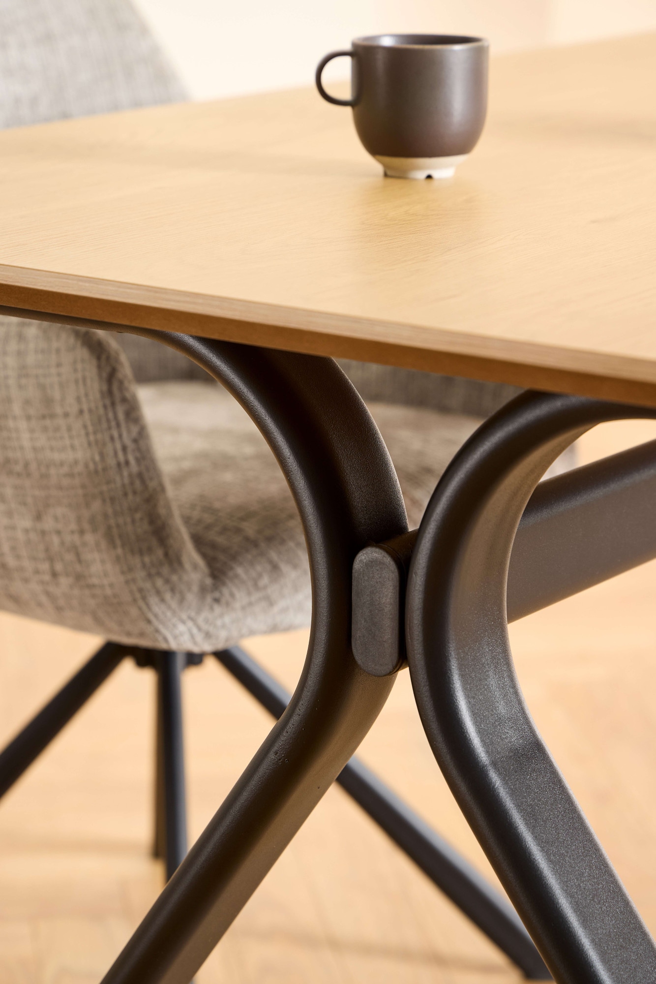 ACTONA GROUP Esstisch »Bristol, Speisetisch, Tisch« rechteckig, Tischplatte eichefarbes Melamin, schwarzer Stahlfuß, FSC™