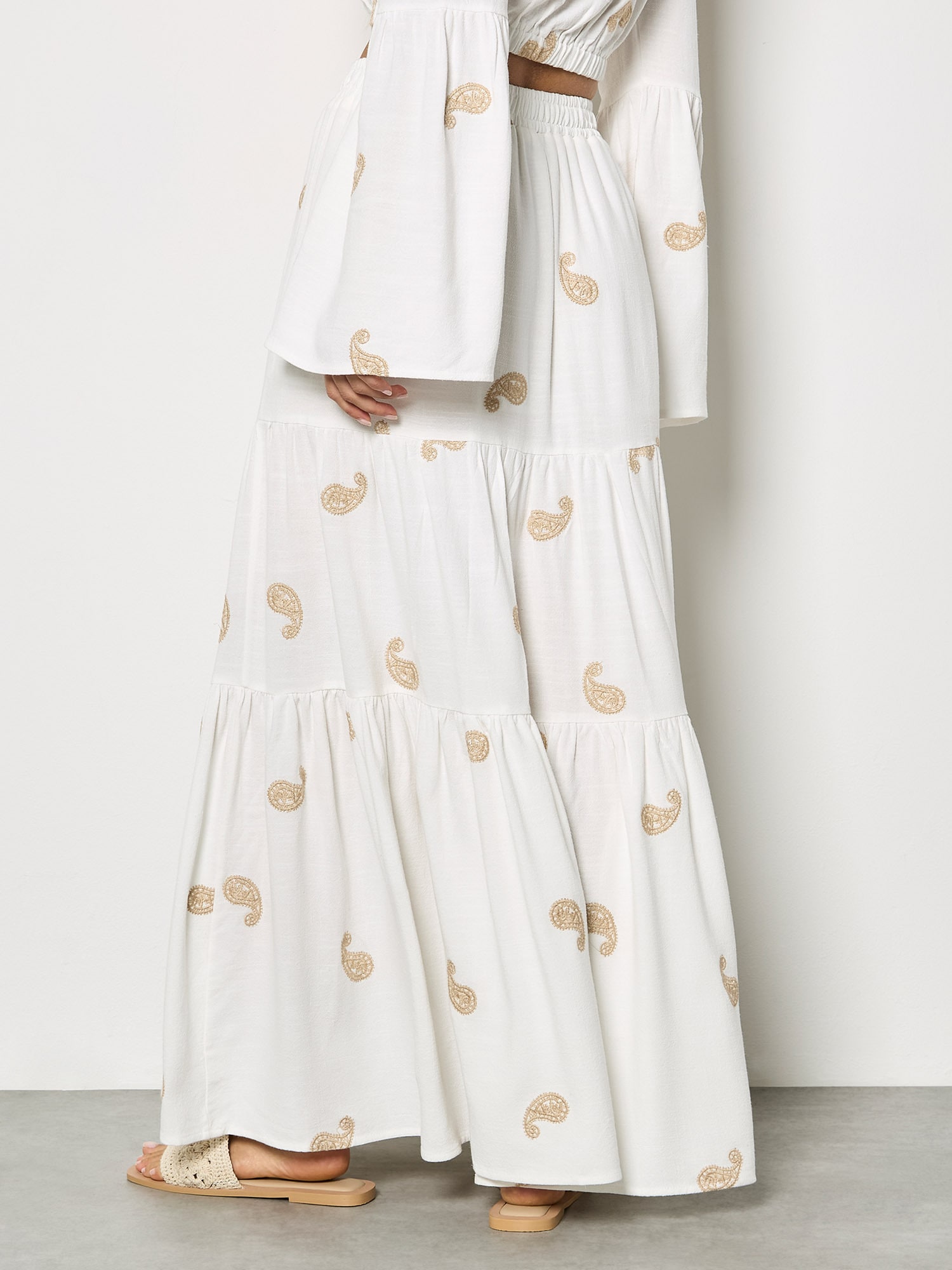 Apricot Maxirock »Maxirock mit Paisley-Stickerei« mit Stufen