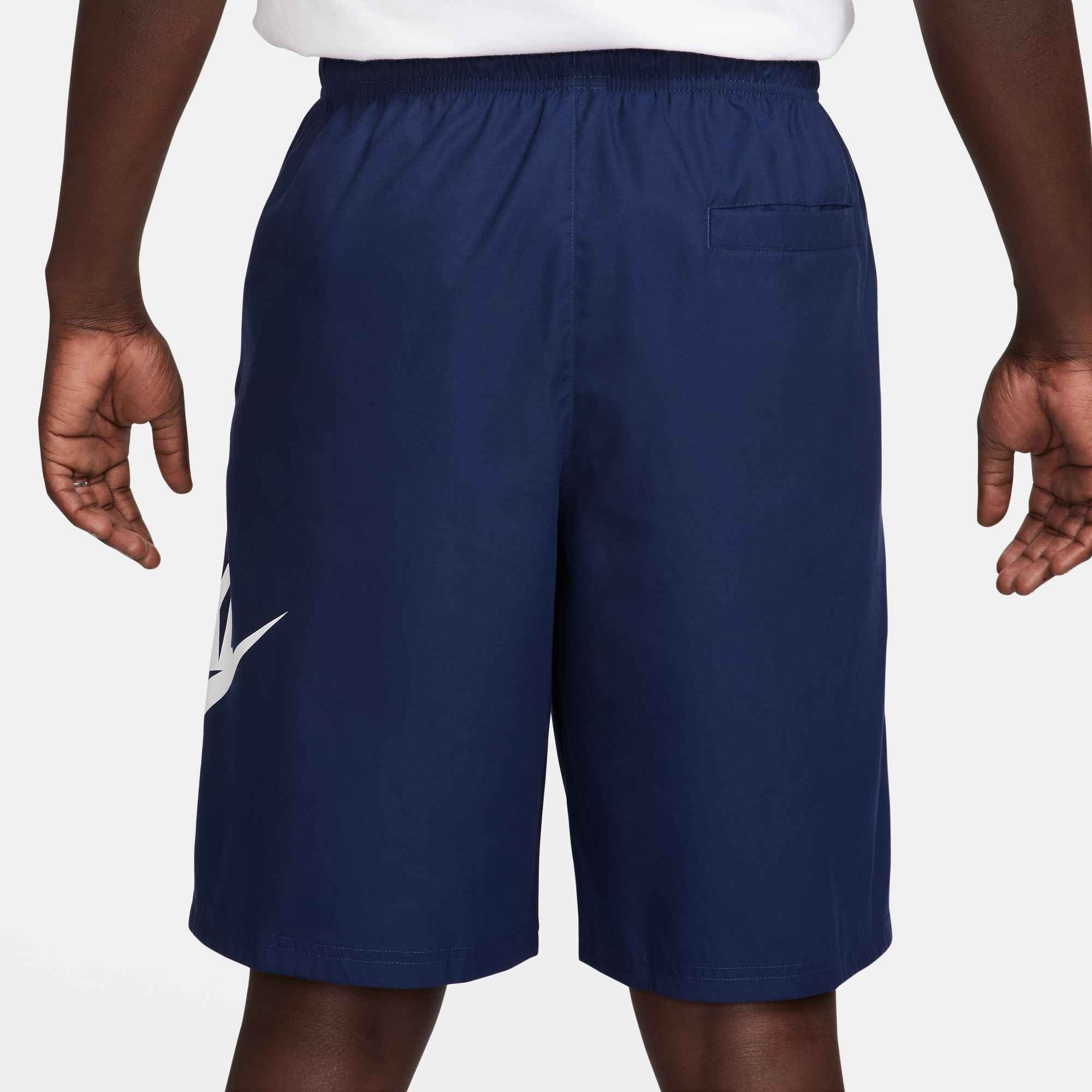 Nike Sportswear Shorts »M NK CLUB SHORT WVN«  mit lockerem Schnitt, aus Polyester