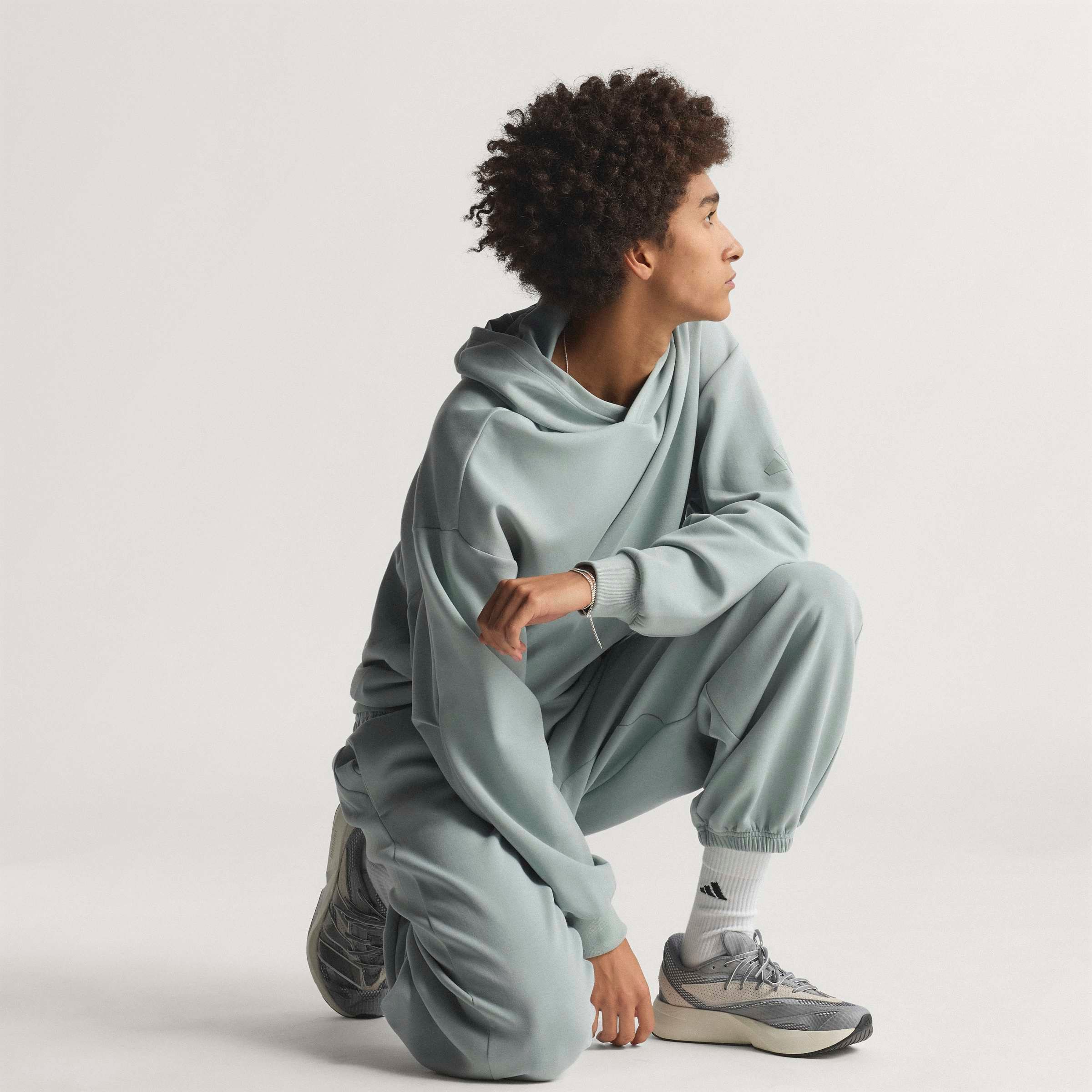 adidas Sportswear Kapuzensweatshirt »SOFT LUX HOODIE«, mit Kapuze, für Sportmode und Freizeit, mit 3-Streifen-Logo-Print
