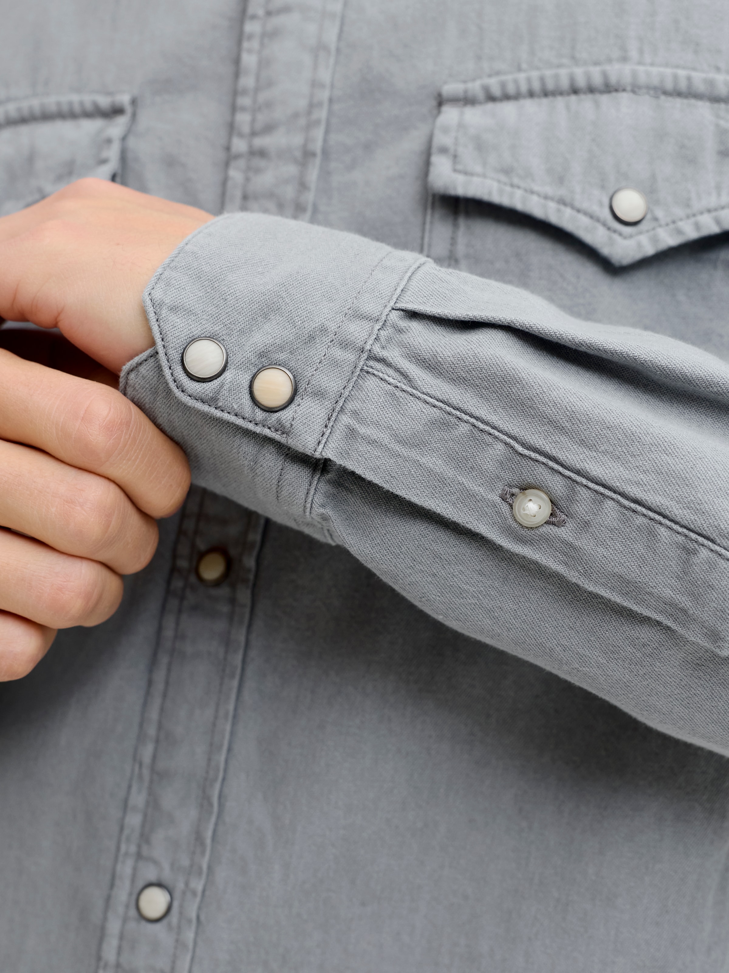 Jack & Jones Jeanshemd »JJESHERIDAN im Workwear-Stil mit robuster Baumwollqualität« unifarben, modisch, slim fit, Baumwolle, Hemdkragen