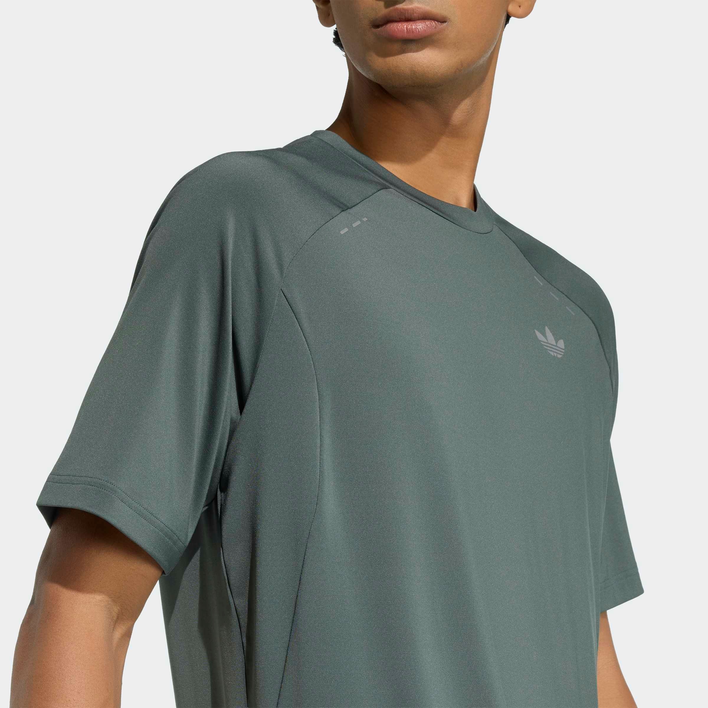adidas Originals T-Shirt »TECH ESS POLY T«