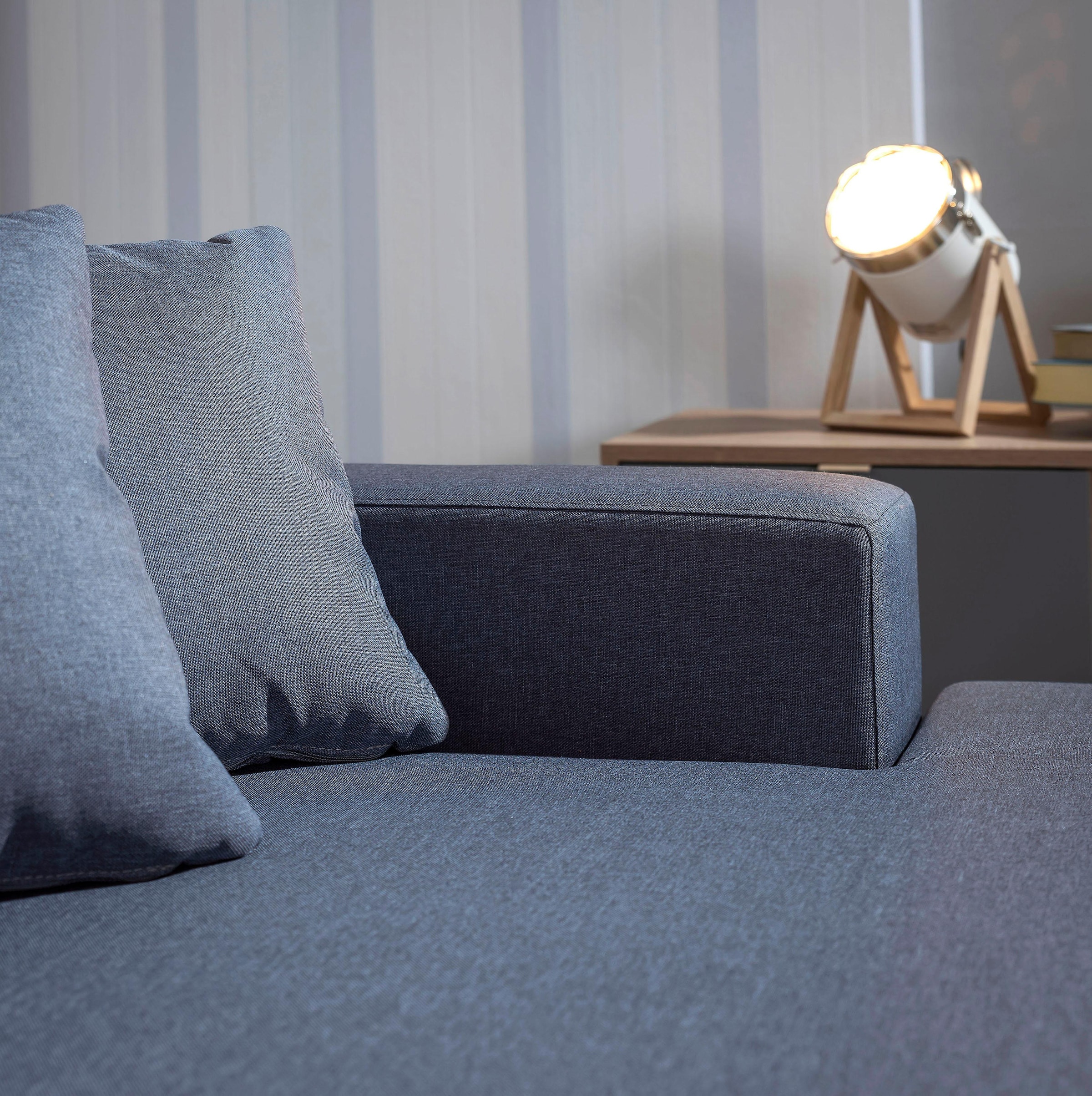 Max Winzer® Ecksofa »Flori Set inkl. Hocker, guter Sitzkomfort, aktuelles Design«, (Spar-Set, Ecksofa und Hocker), elegant mit abgewinkelten Chromfüßen, inklusive Zierkissen