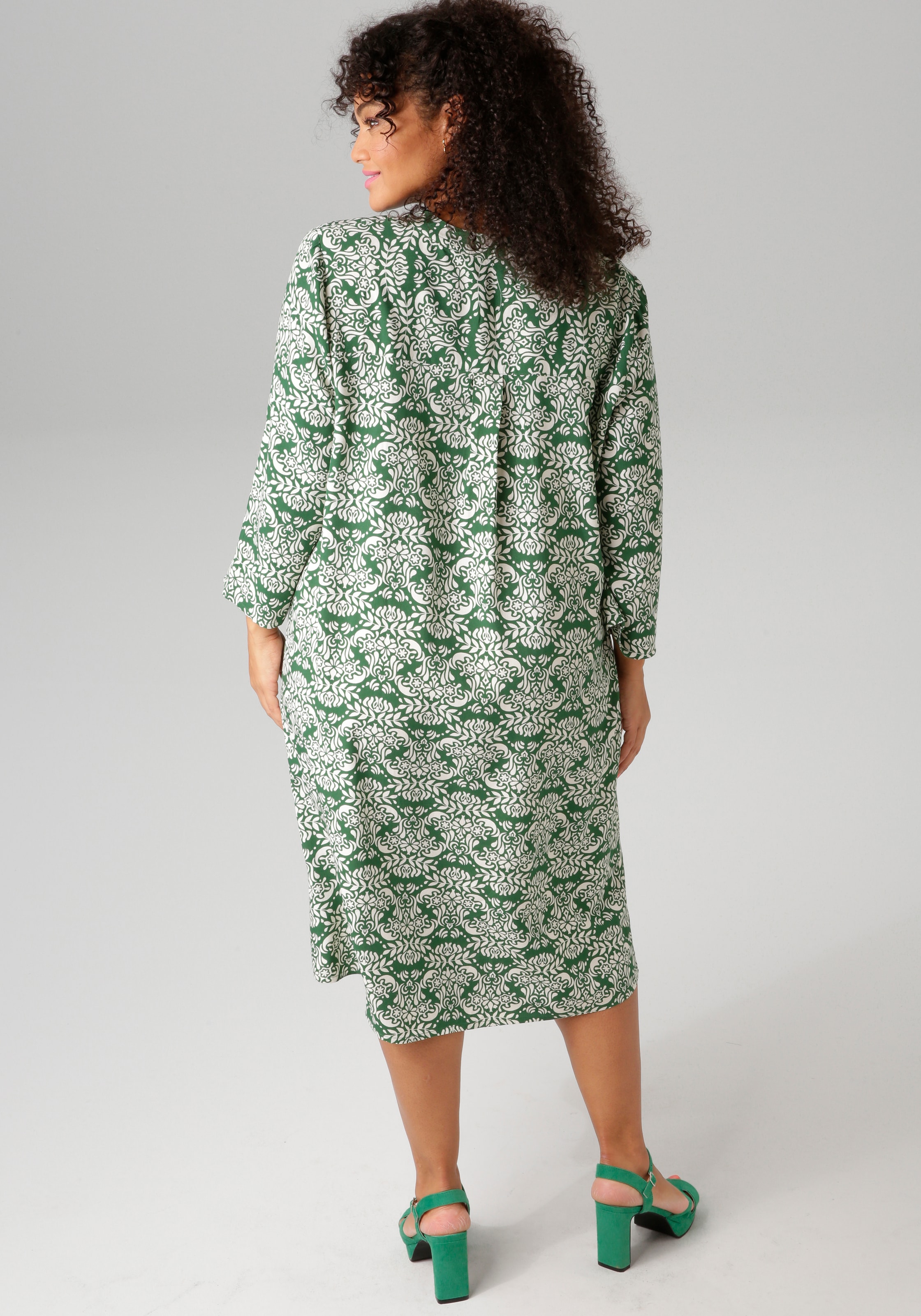 Aniston PLUS Sommerkleid, mit farbharmonischem, graphischem Druck