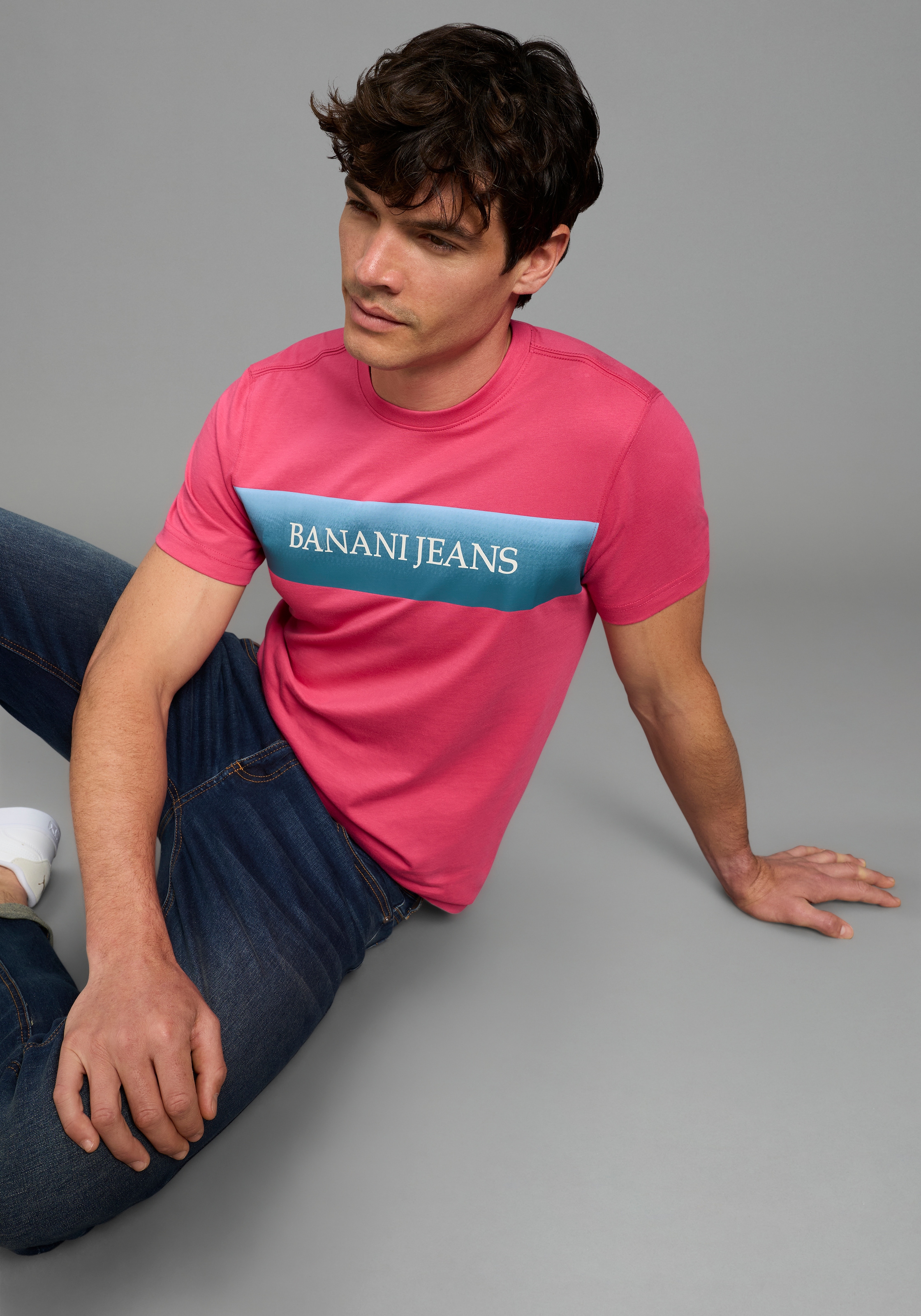 Bruno Banani T-Shirt Halbarmshirt, mit Rundhalsausschnitt, bedruckt, aus Single Jersey