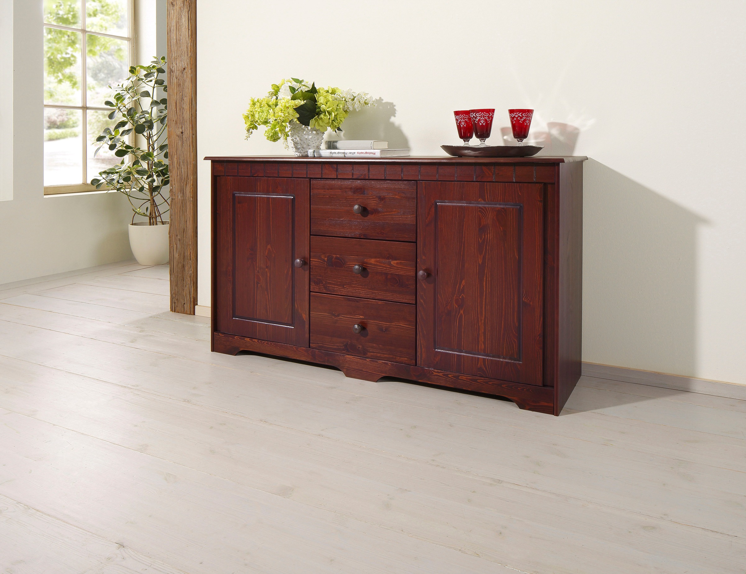 Home affaire Sideboard »Pöhl«, 140 cm breit, aus massiver Kiefer