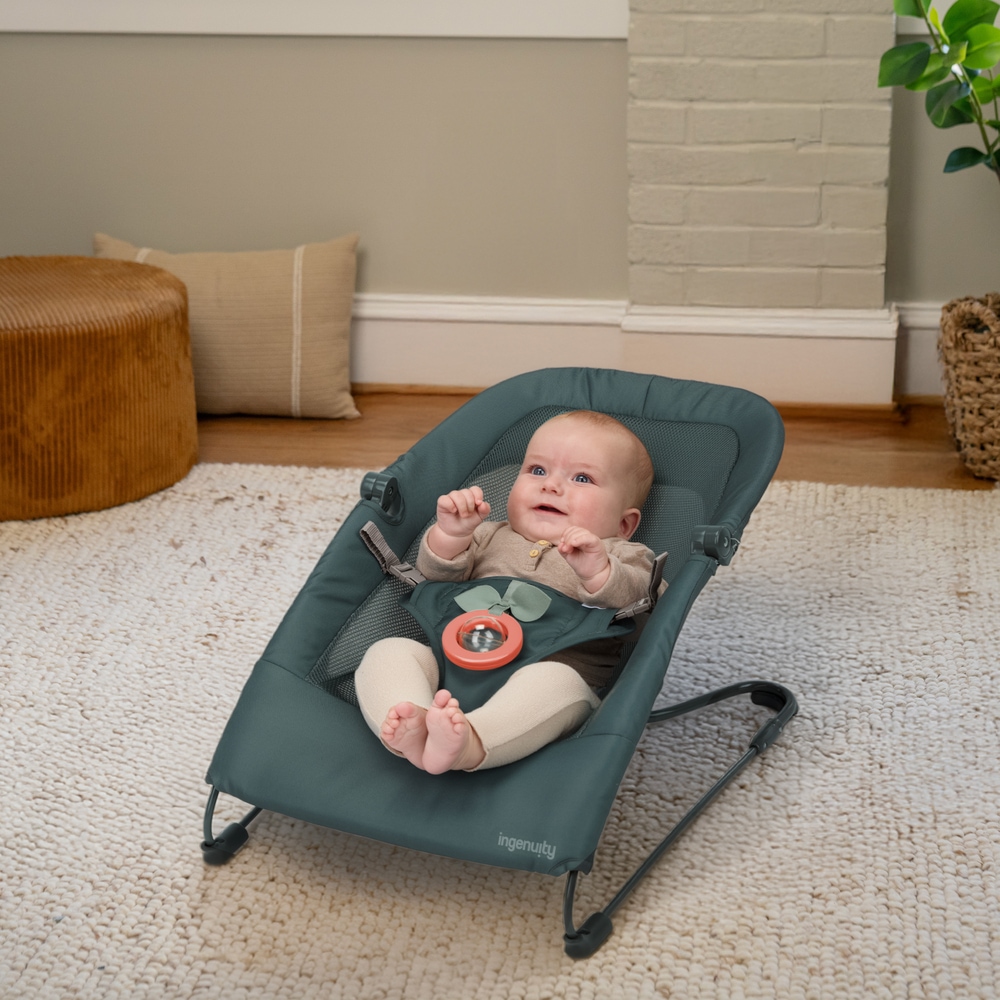 ingenuity Babywippe »Stow & Go™ Compact Folding Bouncer« bis 9 kg mit Vibration