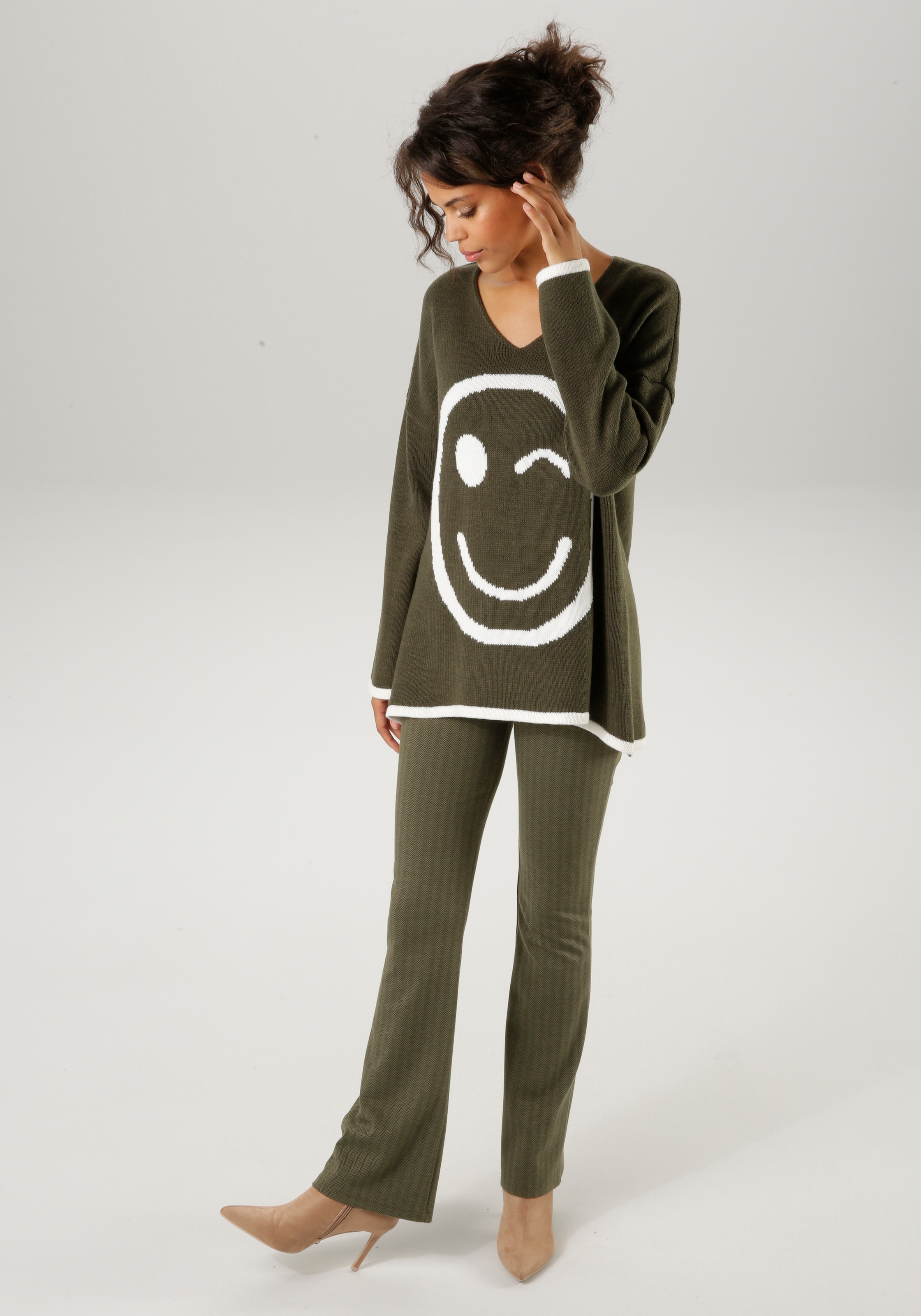 Aniston CASUAL Strickpullover, mit eingestricktem Smiley