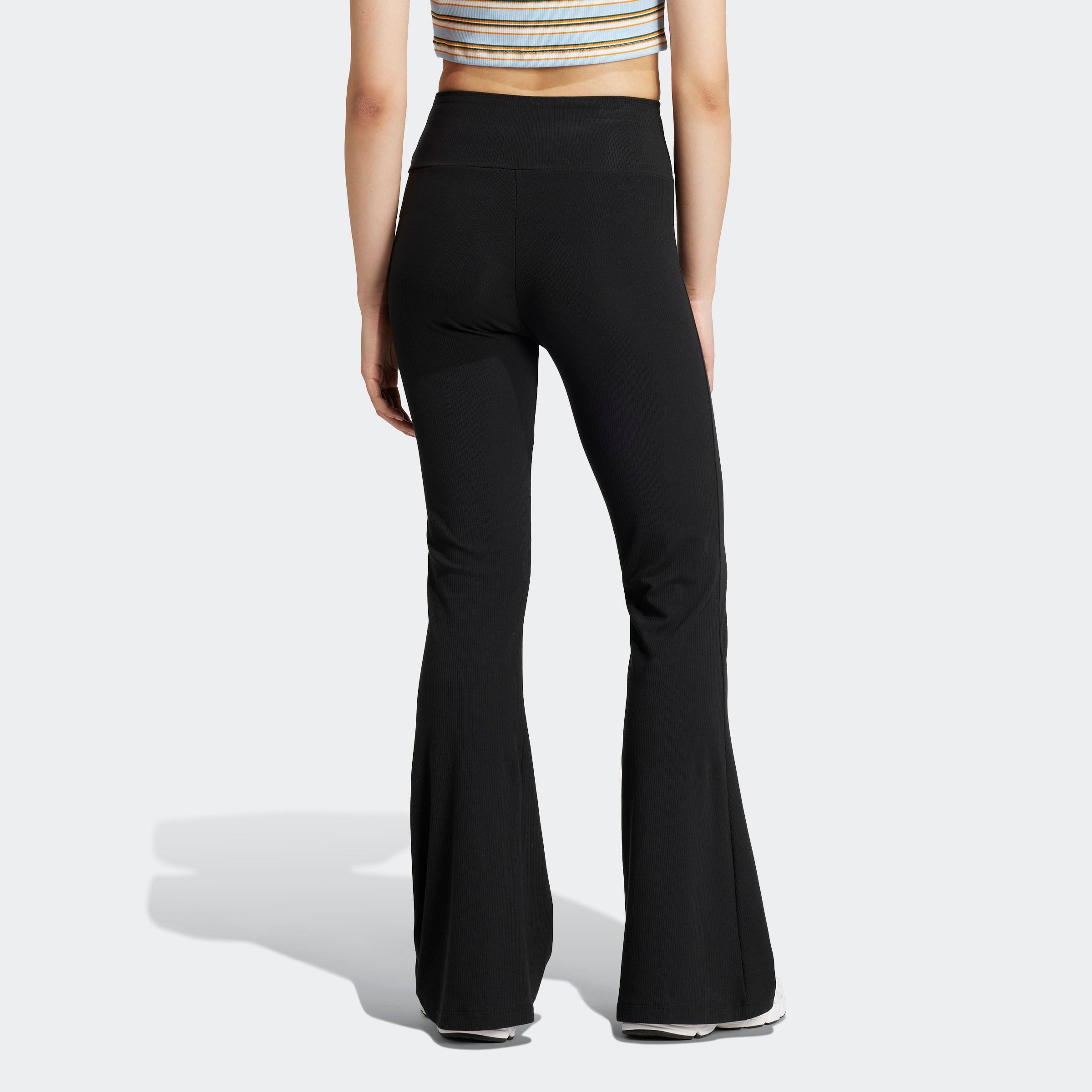 adidas Originals Leggings »ESS FL LEGGINGS«, (1 tlg.), stylishe Leggings mit ausgestelltem Beim und Ripp Optik