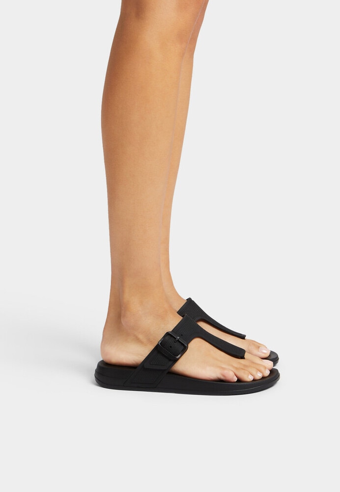 Fitflop Zehentrenner »IQUSHION ADJUSTABLE BUCKLE FLIP-FLOPS«, Sommerschuh, Schlappen, Badeschuh mit verstellbarer Schnalle