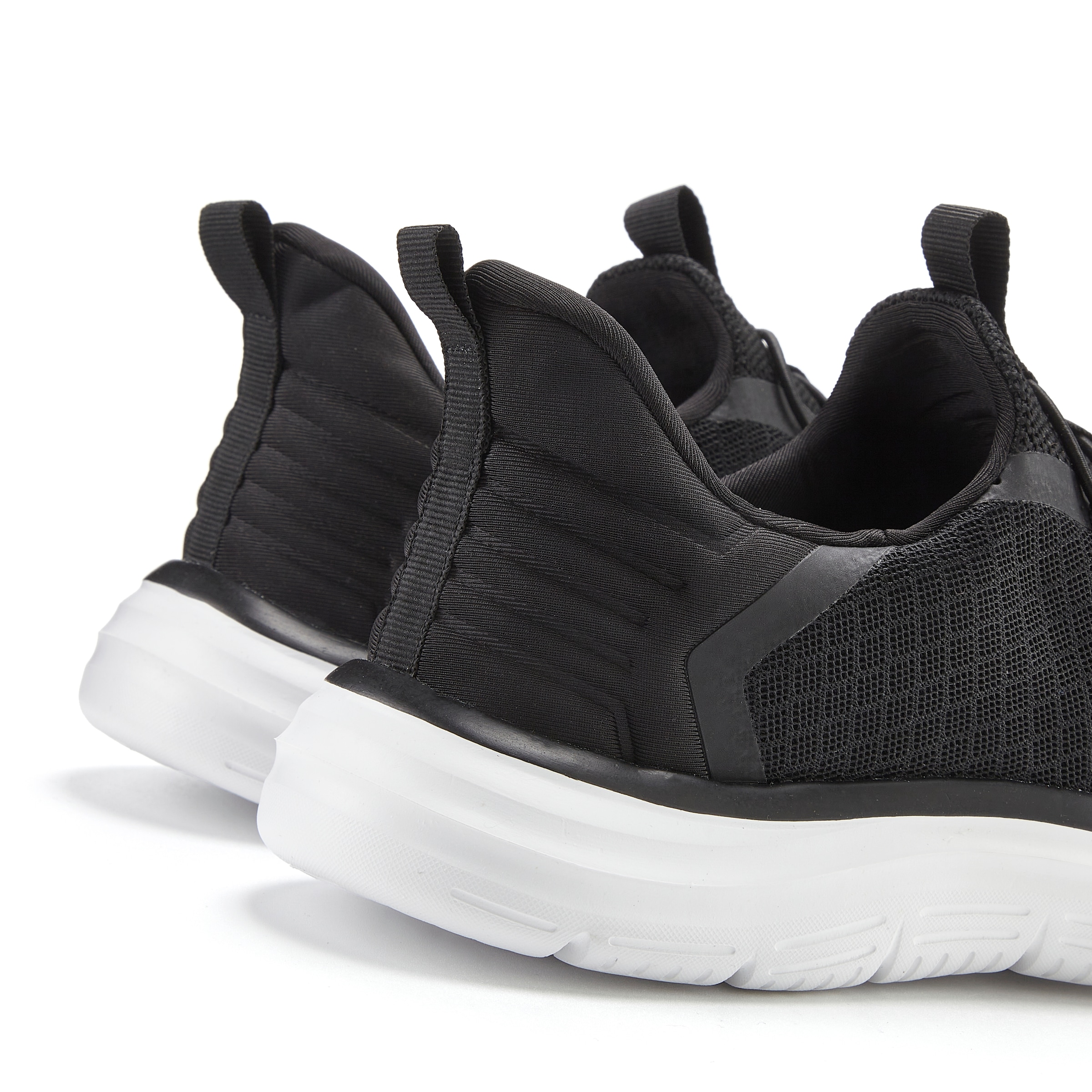 John Devin Sneaker »Halbschuhe, Freizeitschuhe«, mit elastischen Bändern für schnelles Reinschlüpfen, Unisex VEGAN