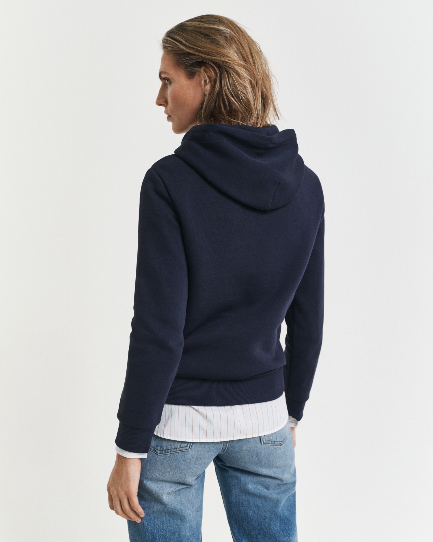 Gant Hoodie »REG TONAL SHIELD HOODIE«, Ton in Ton Stickerei, Rippbündchen