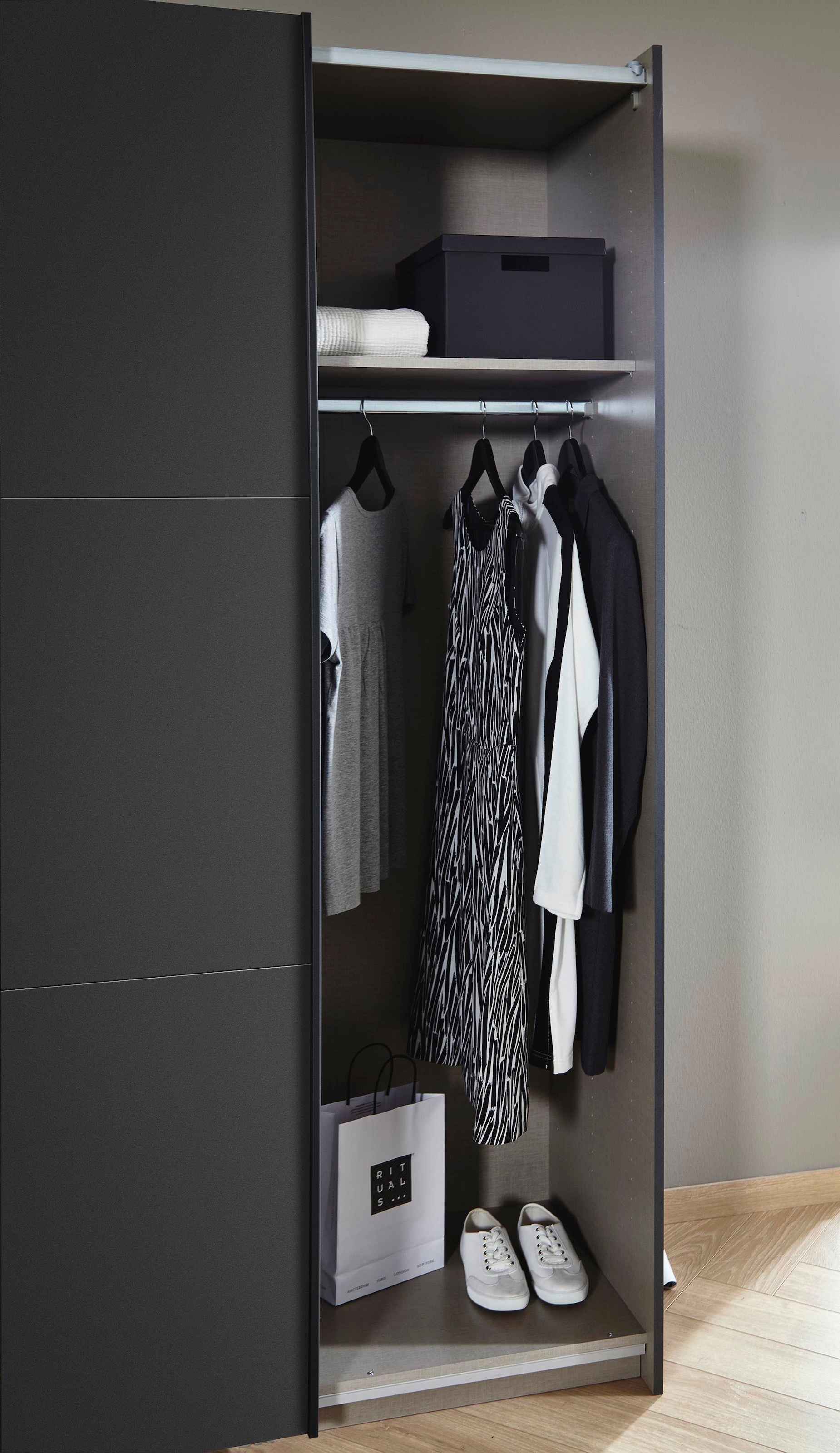 rauch Schwebetürenschrank »Kleiderschrank Schrank Garderobe Wäscheschrank SEVILLA«, (in 3 verschiedenen Ausstattungen BASIC/CLASSIC/PREMIUM), Metall-Griffleisten alufarben oder Graumetallic MADE IN GERMANY
