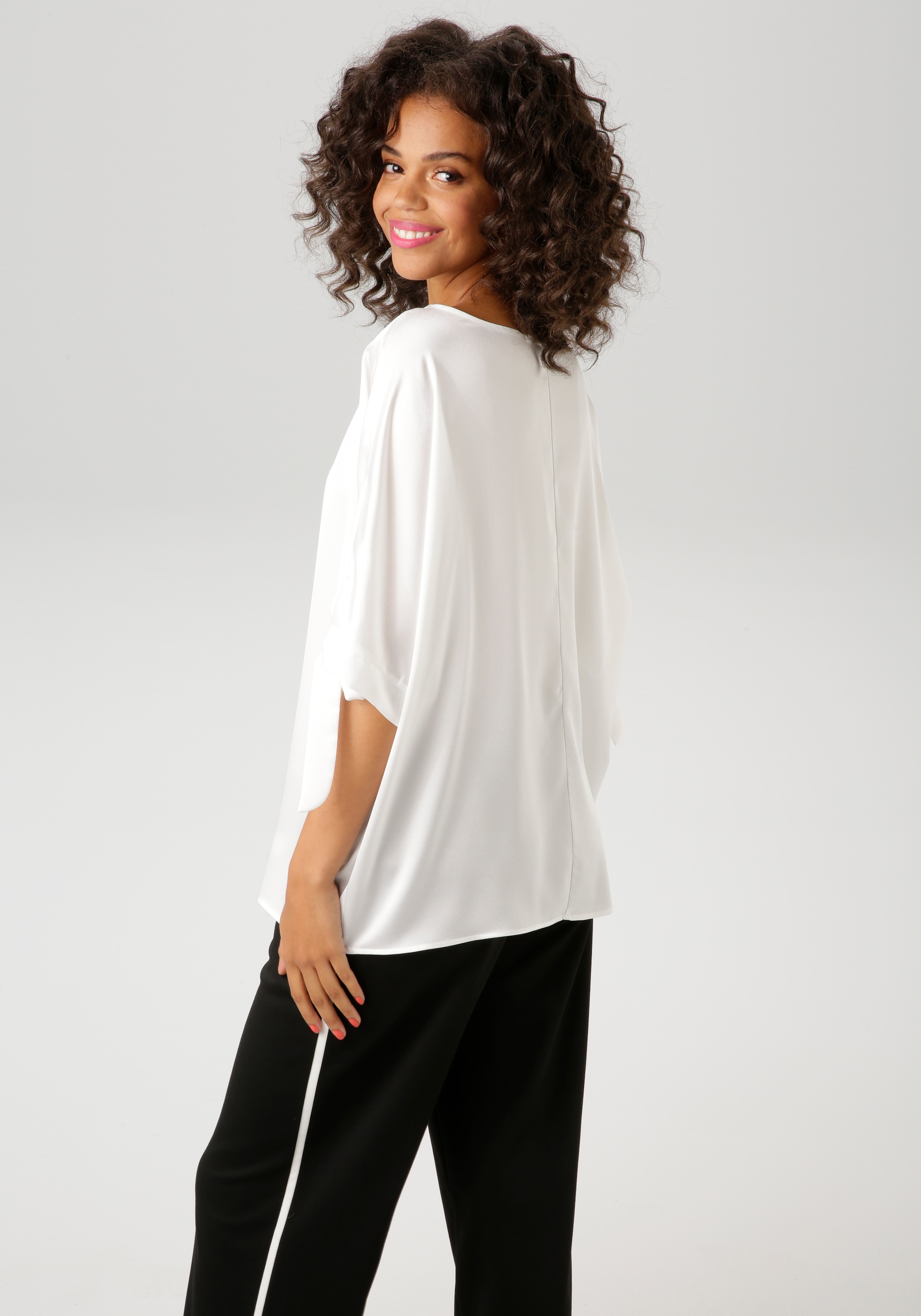 Aniston CASUAL Schlupfbluse, mit raffinierten Cut-Out an den 3/4-langen Ärmeln - NEUE KOLLEKTION