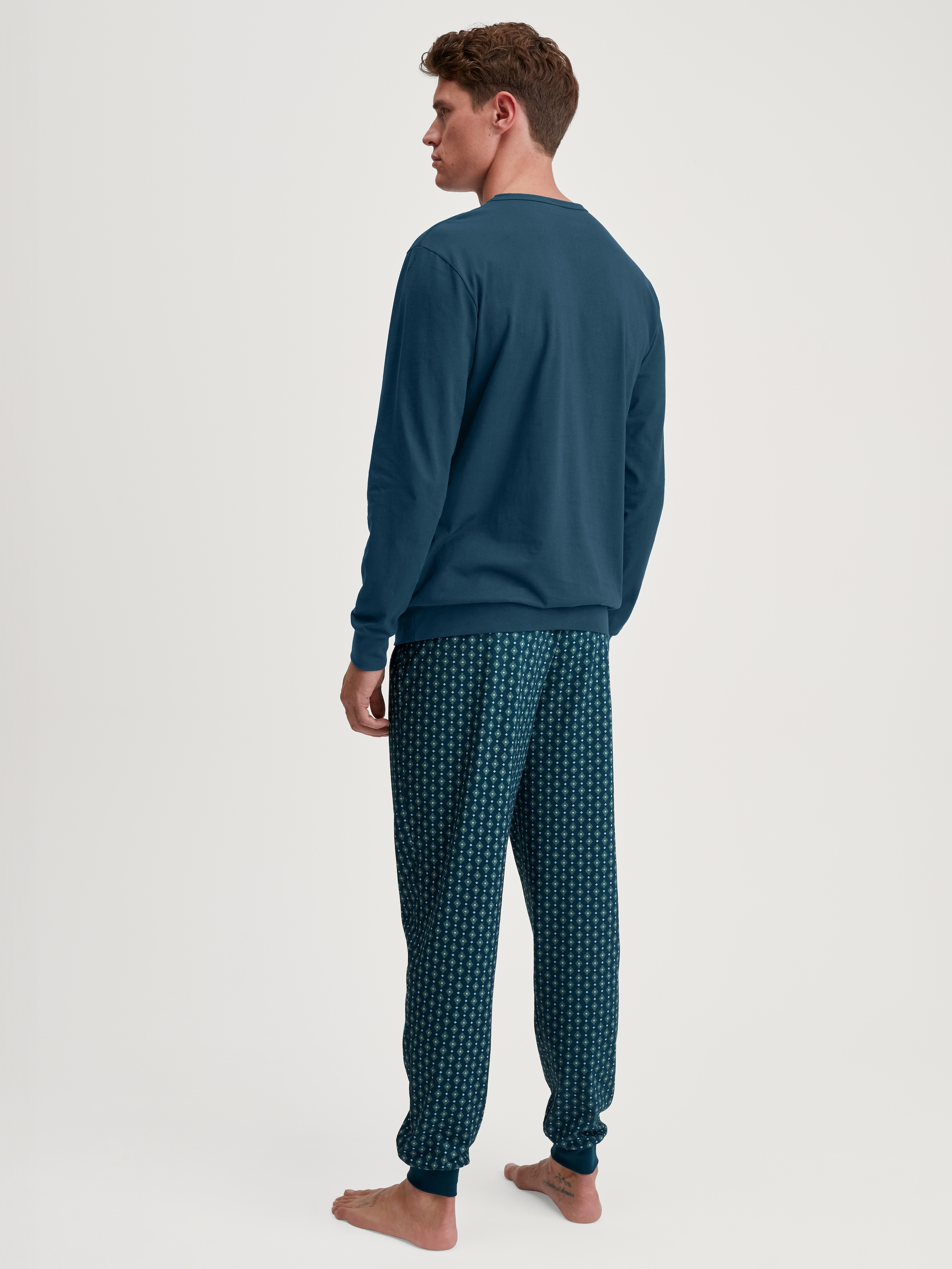 CALIDA Schlafanzug »Relax Imprint« 2 tlg. Gemustertes Oberteil mit V-Ausschnitt