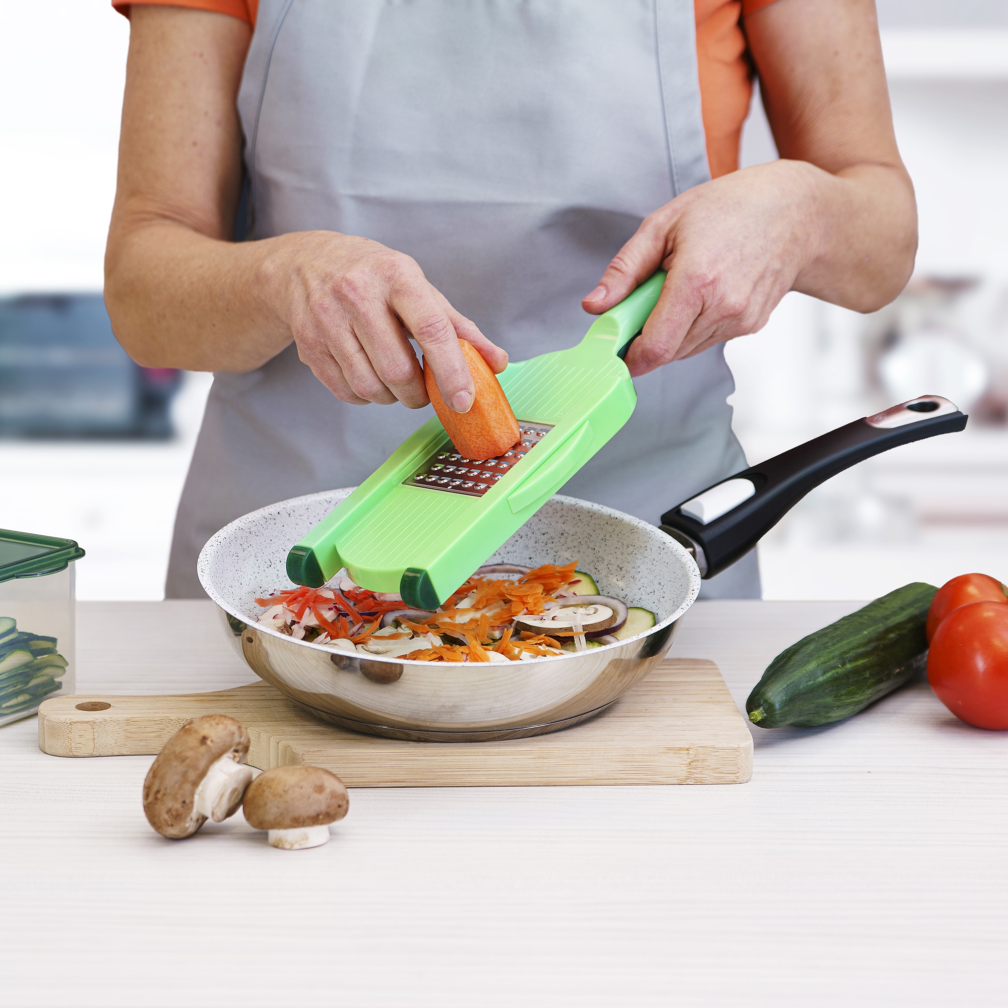 Genius Gemüse-Scheibenschneider »Nicer Dicer Speed Light inkl. Knoblauch-Schneider G5, Set 7-tlg.« super handlich & immer im Einsatz, wechselbare Aufsätze