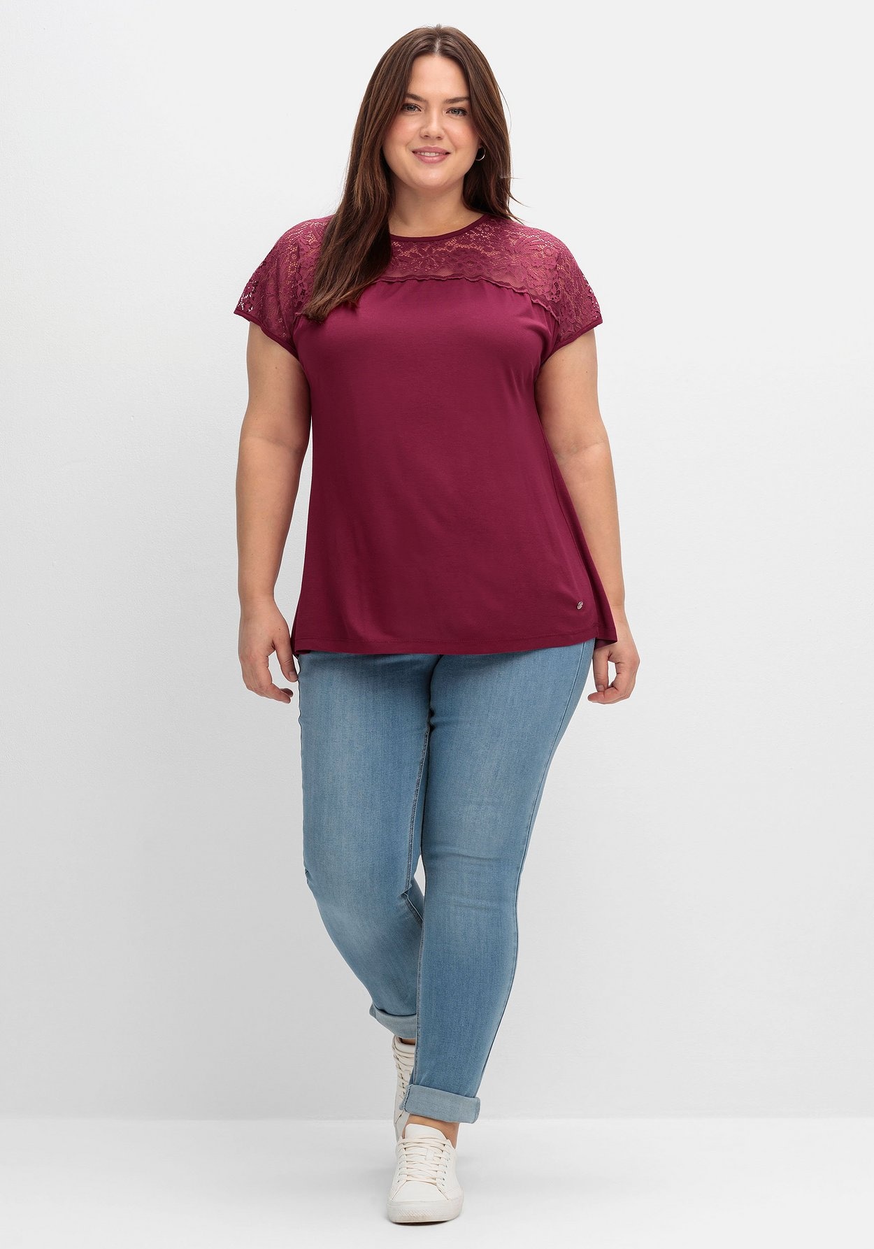 Sheego Spitzenshirt »Shirt mit Spitzenpasse an der Schulterpartie«