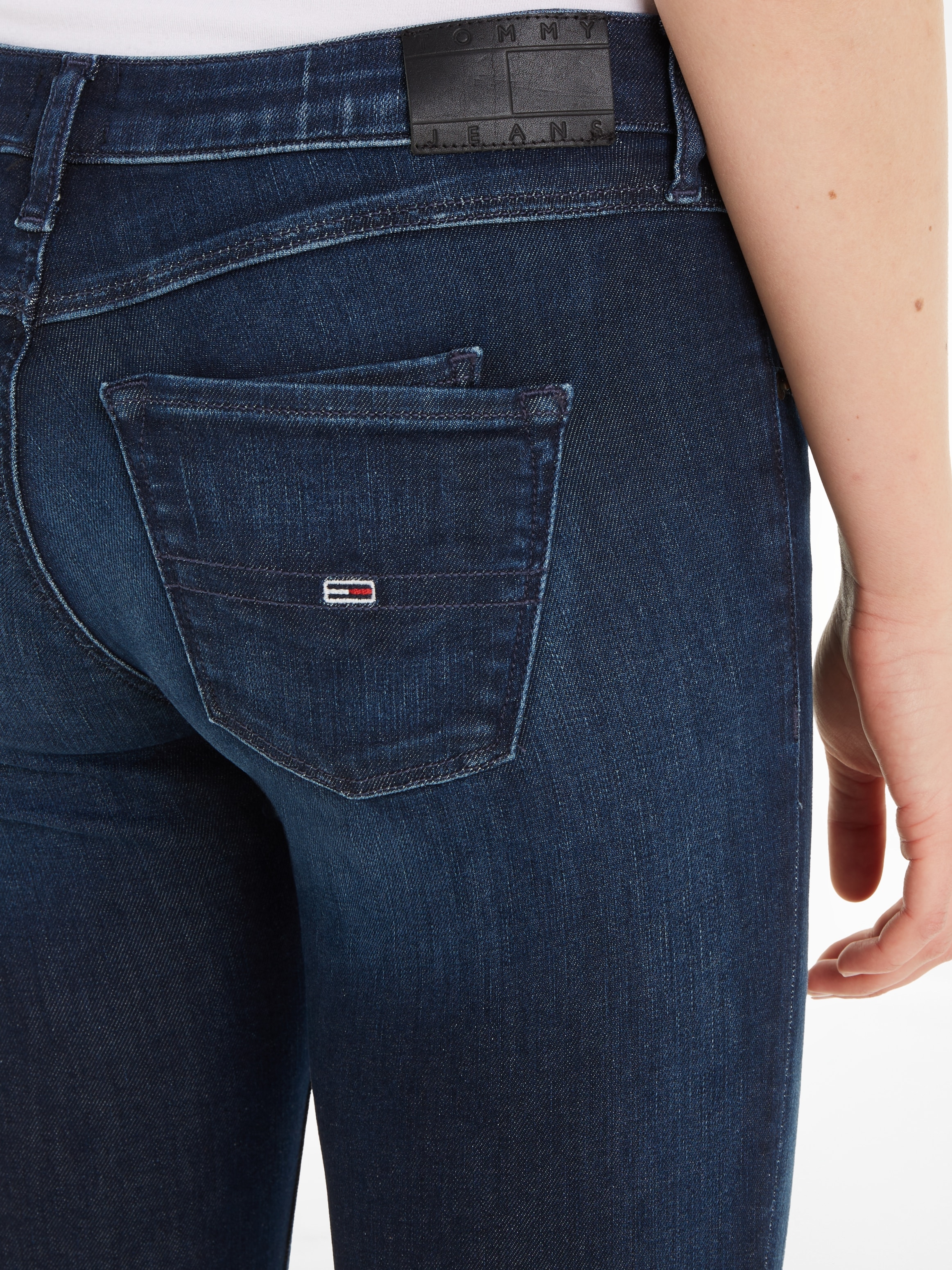 Tommy online Bequeme OTTO Jeans bei Jeans Ledermarkenlabel mit »Scarlett«,