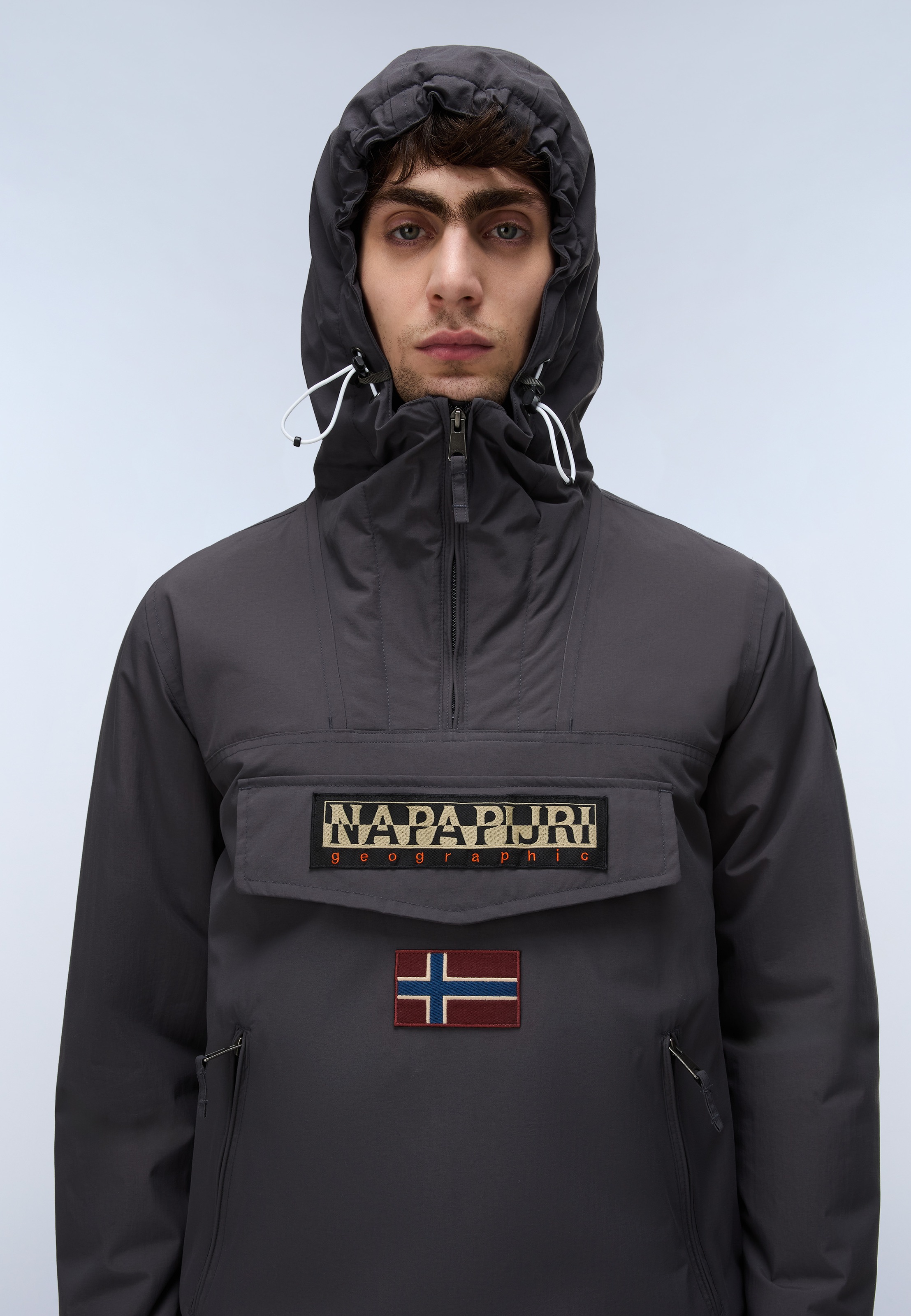 Napapijri Anorak »RAINFOREST POCKET 2 DARK GREY SOLID« mit sportlichem Schnitt, für Erwachsene, aus Polyamid