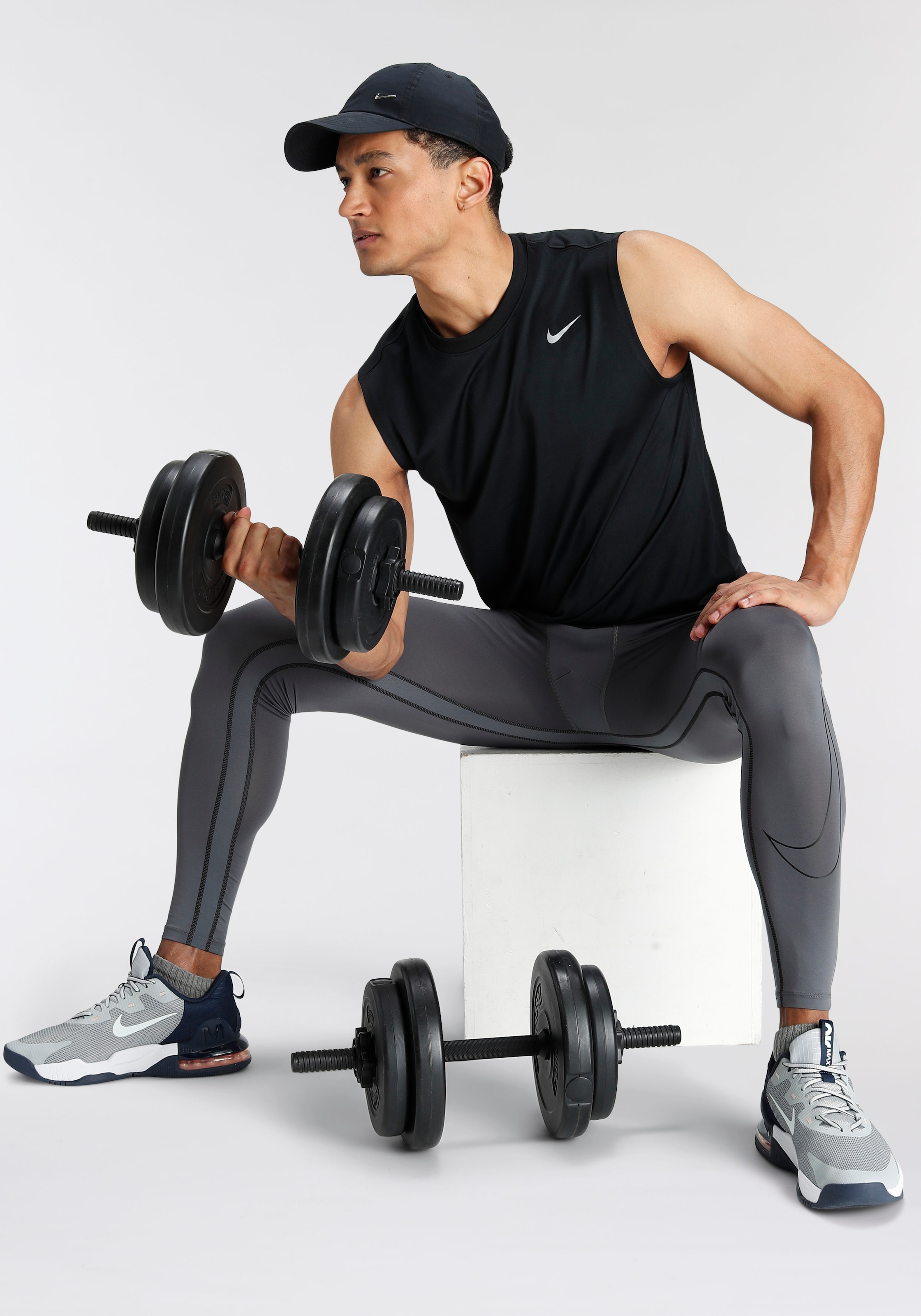 Nike Tanktop »Dri-FIT Legend Men's Sleeveless Fitness T-Shirt« lockere Passform, aus weichem Material