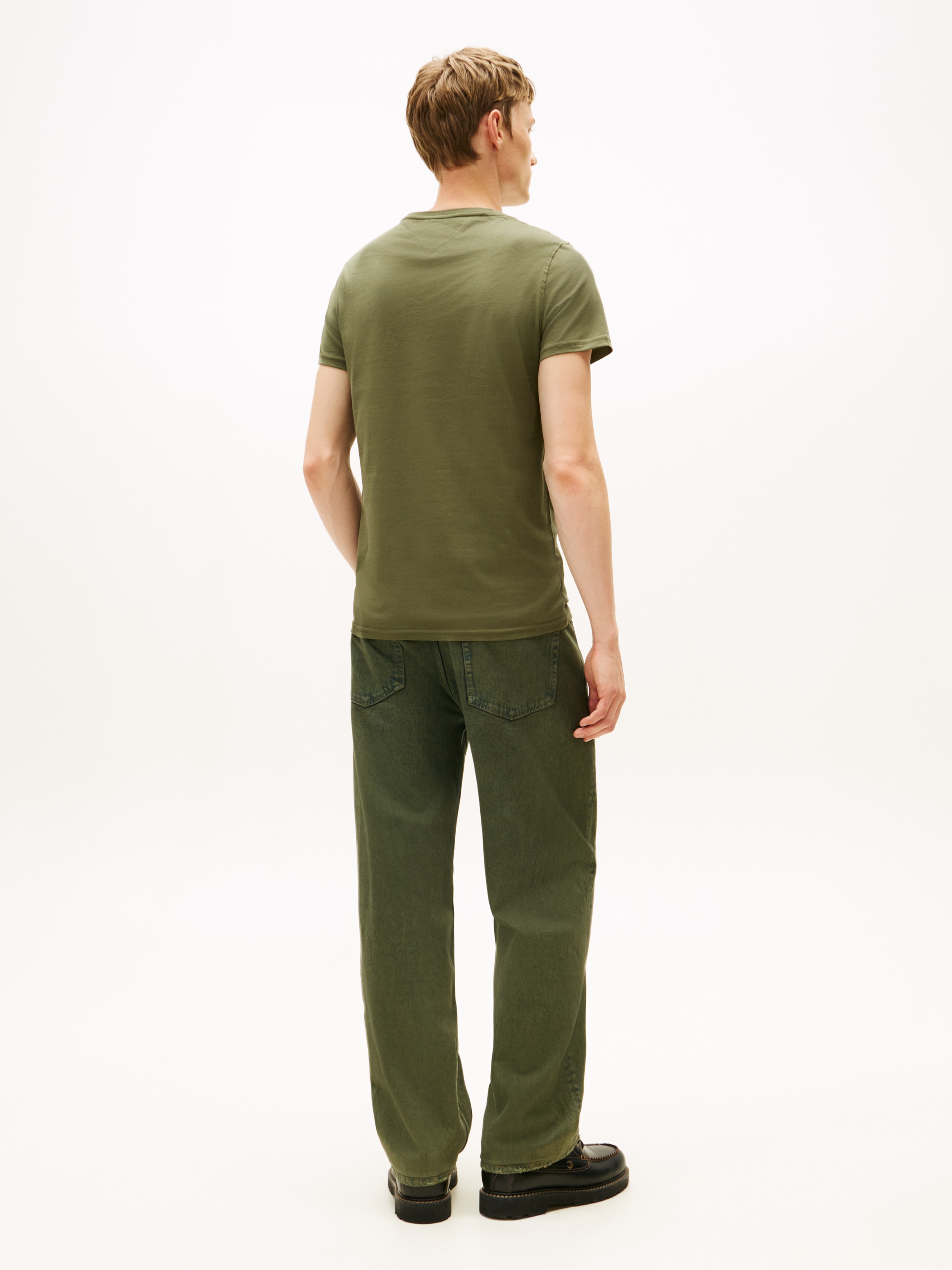 Tommy Jeans T-Shirt »TJM ESSENTIAL SOLID TEE« mit Rundhalsausschnitt und dezenter Logo-Flag