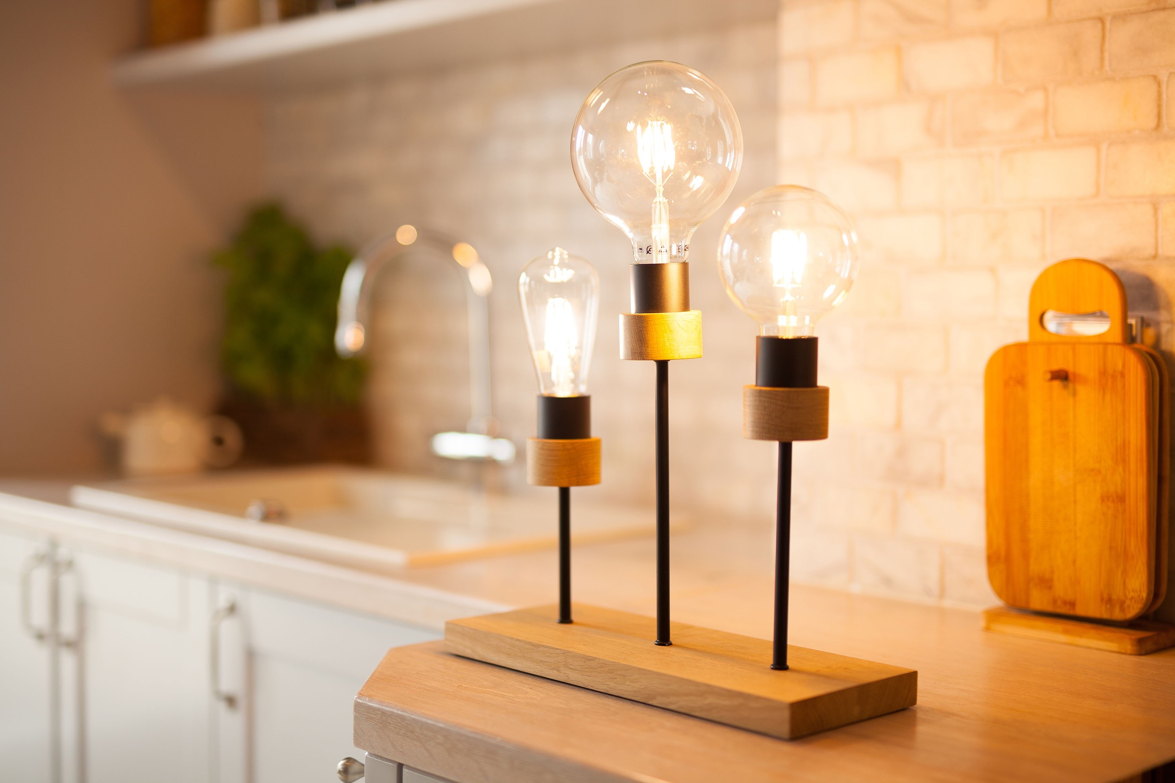 BRITOP LIGHTING Tischleuchte »CHANDELLE«, 3 flammig, Leuchtmittel E27 | Leuchtmittel wechselbar-ohne Leuchtmittel, Naturprodukt aus Eichenholz, Nachhaltig mit FSC®-Zertifikat