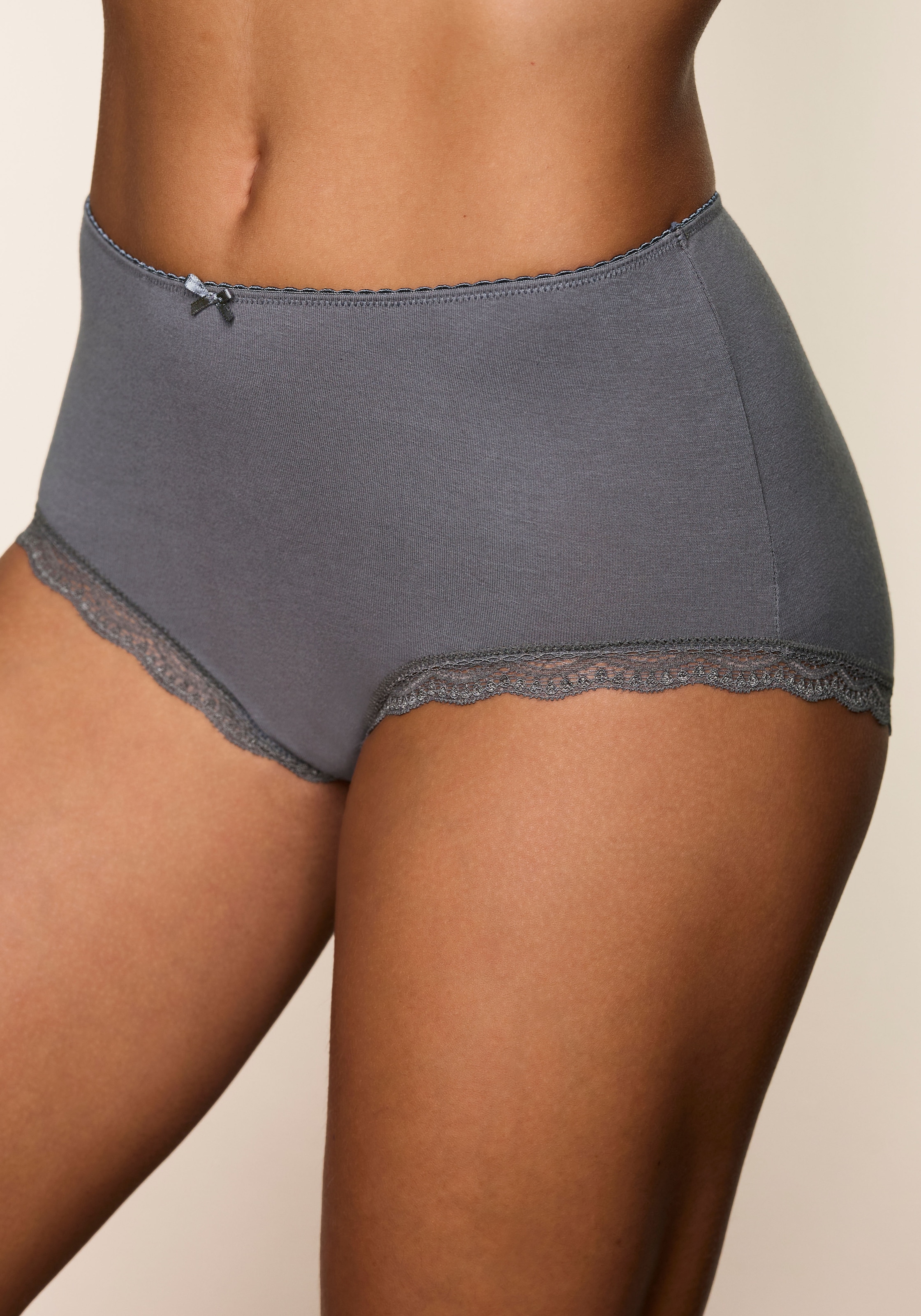 LASCANA Taillenslip 5er-Pack,  aus elastischer Baumwolle mit zarter Spitze, mit Aufbewahrungsbox