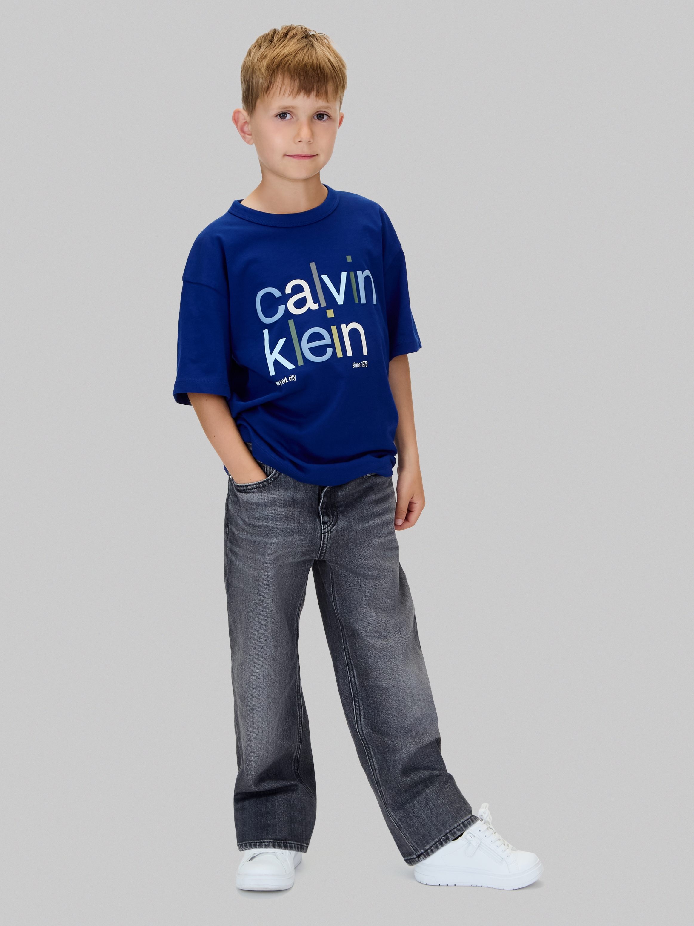 Calvin Klein Jeans T-Shirt »COLOR LOGO GRAPHIC SS T-SHIRT«, für Kinder bis 16 Jahre, Logo-Schriftzug