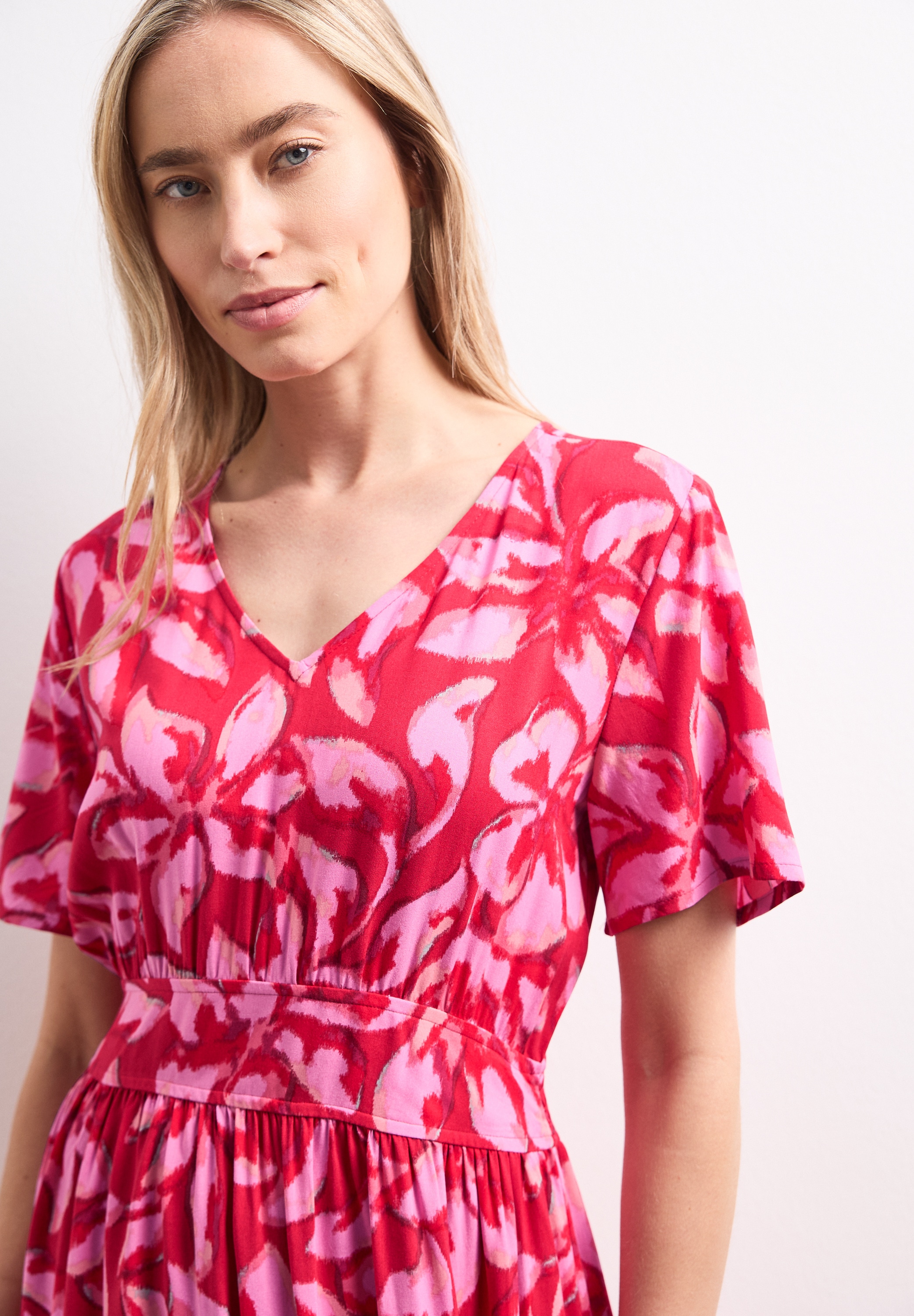 STREET ONE Midikleid Ohne Taschen Sommerkleid mit Print und Smok-Detail/Floralem Muster